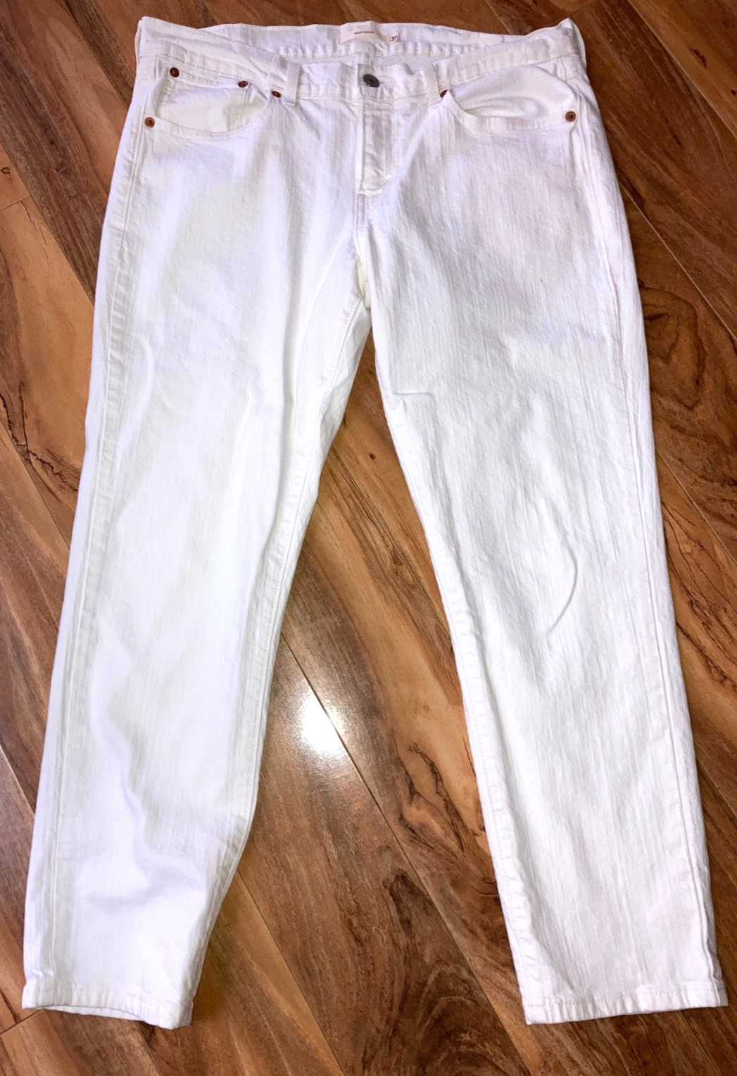 Levis Boyfriend Cut Woman’s White Cotton Elastane Cropped Jeans Size 30 or Sz 10