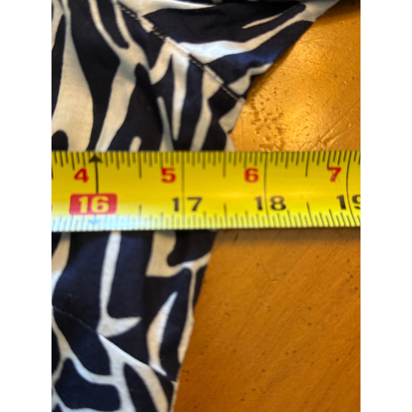 Lilly Pulitzer Entourage Zebra Button Down Shirt Navy Blue White Size 6