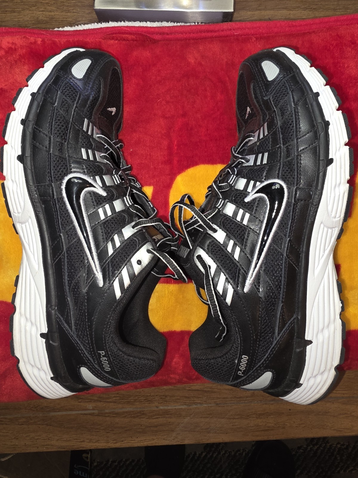 Nike P6000 Black/White/Metallic Silver /Black Mens Size 11 Athletic Shoe.