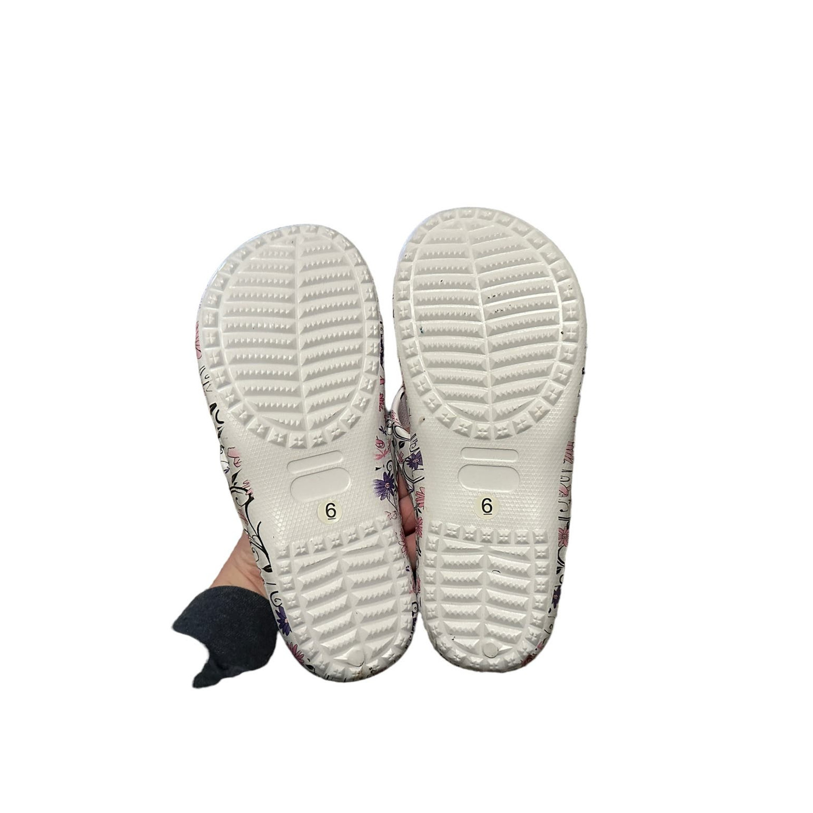 Copied – GreaterGood Women’s 6 Fancy Flower and Ribbon Pink and White Flip Flops