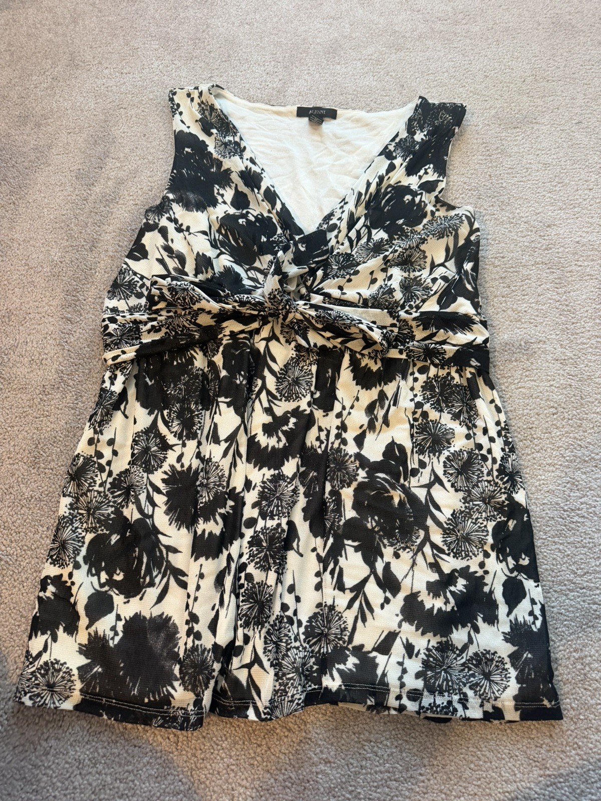 Alfani Women’s Black Floral Top Size X-Large
