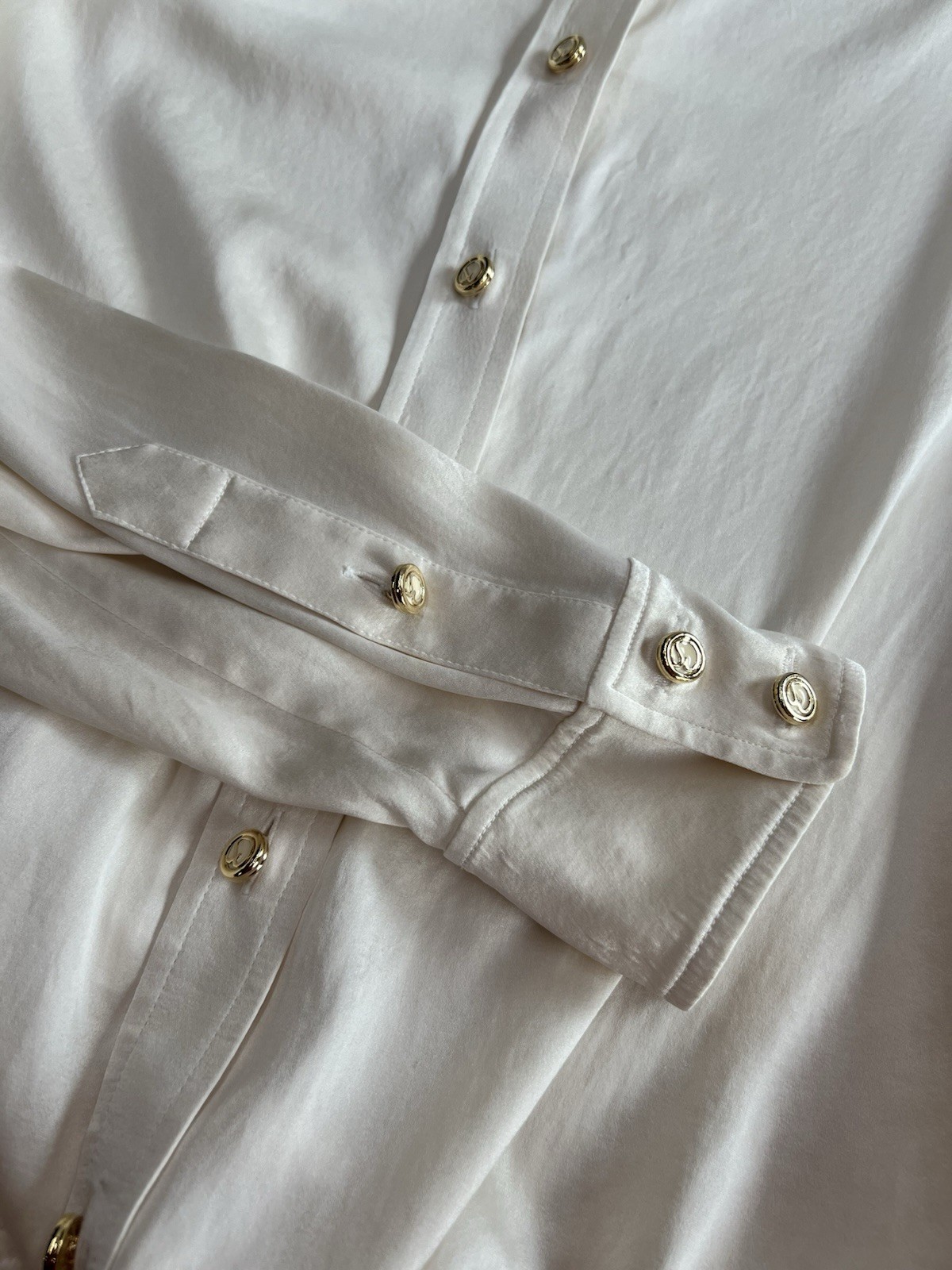 ST. JOHN Ecru Vanilla Logo Button Front Blouse Shirt Silk / Spandex Sz 10