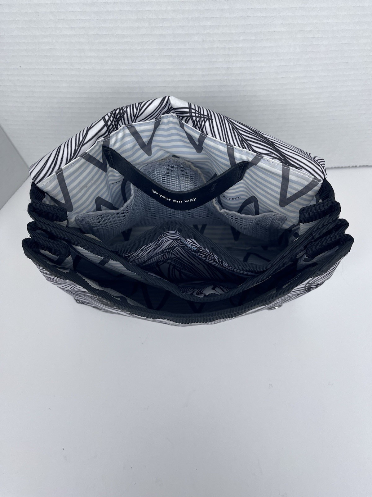Lululemon Womens Party Om Bag in Black & White Sketchy Palms; Festival, Travel