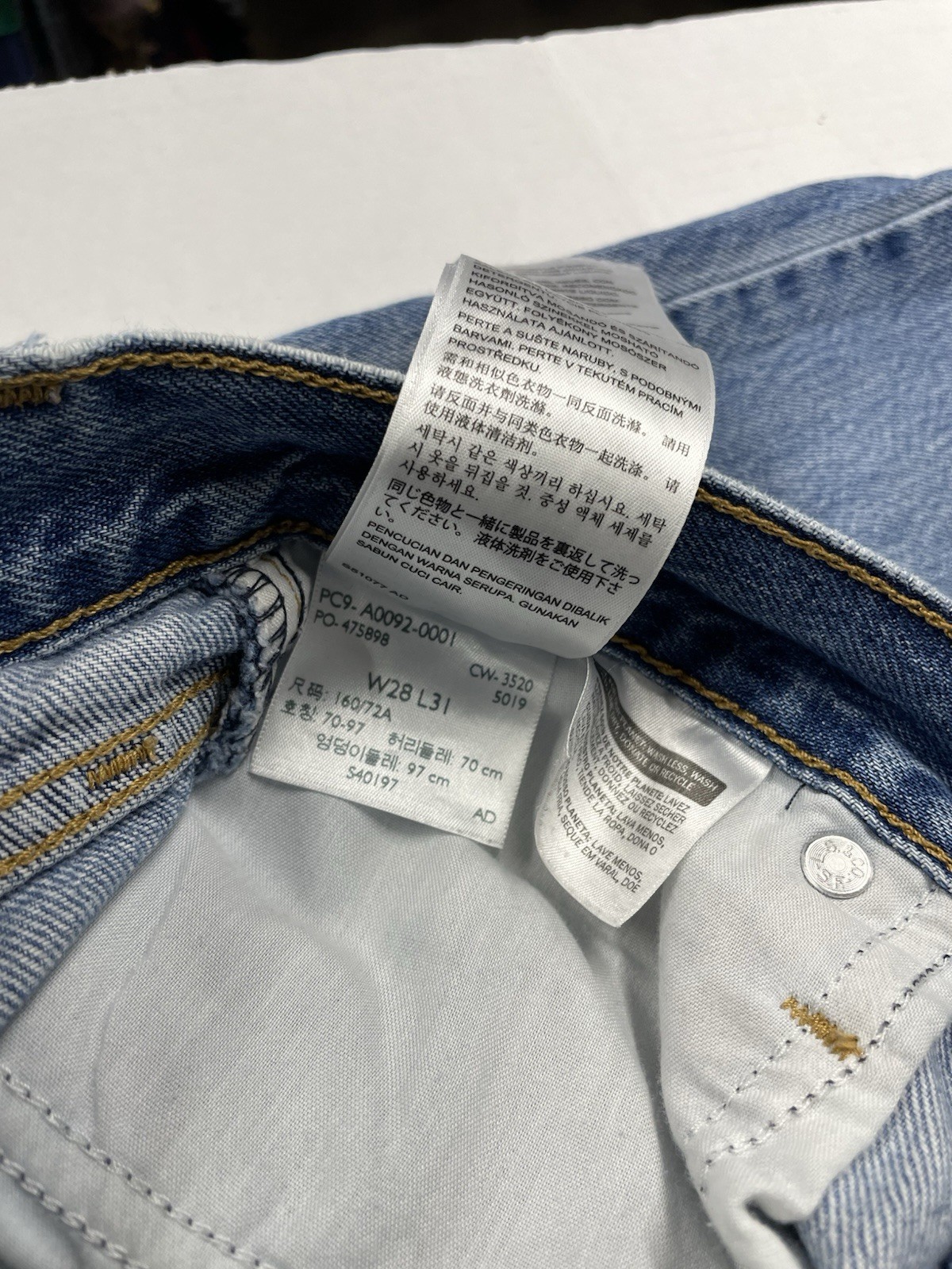 Levi’s Men’s Blue Light Wash Denim Straight Fit Jeans High Rise 5-Pocket
