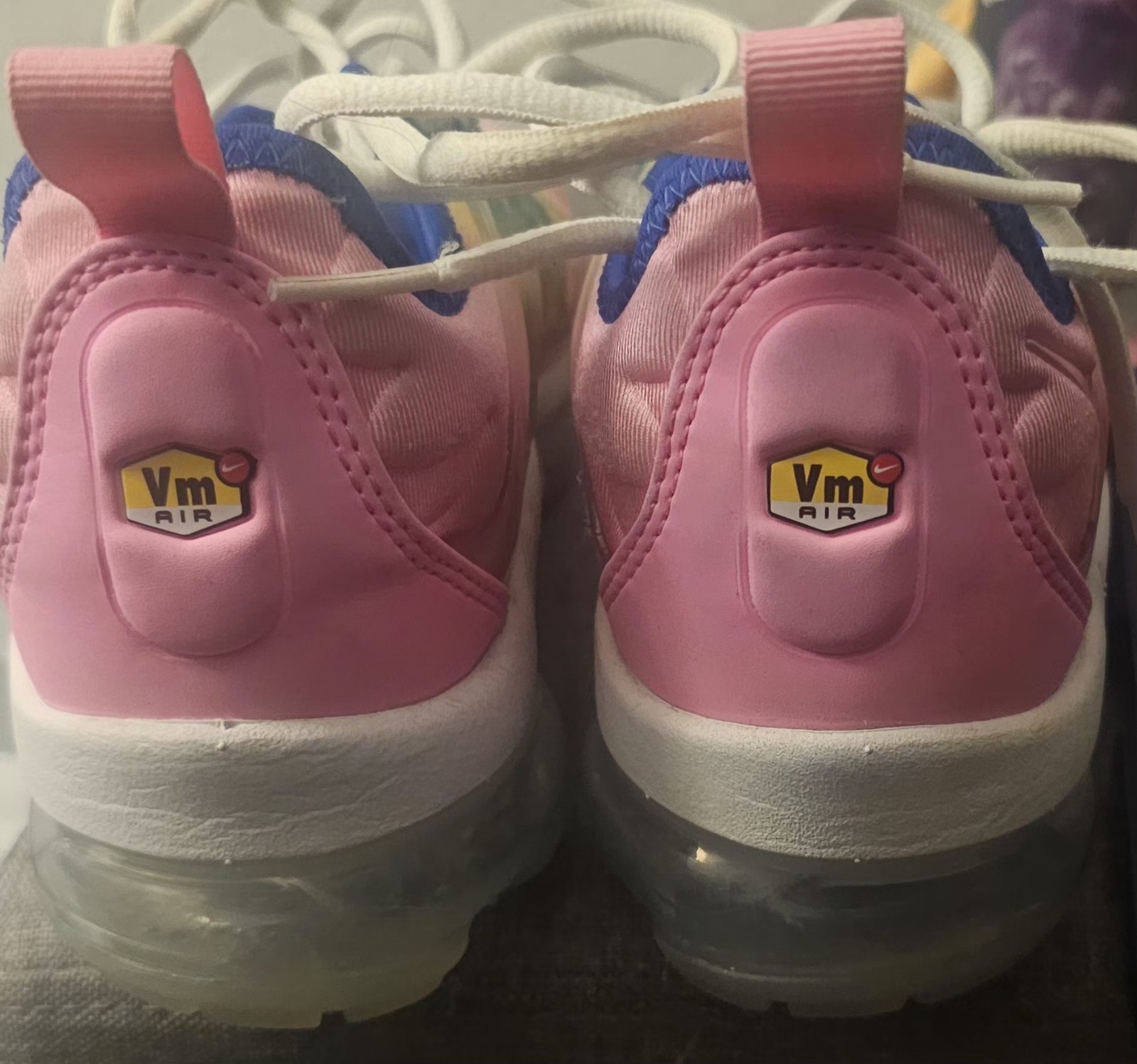 nike vapormax air size 6 pink, blue, and yellow