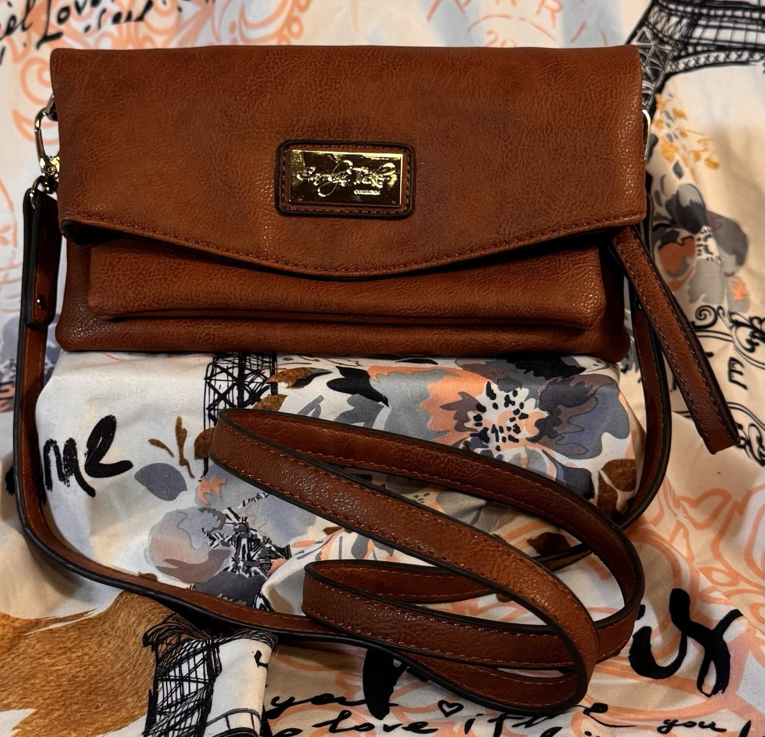 Cathy Tucker Women’s Medium Brown Crossbody Bag Magnetic & Zip, Inner Pockets