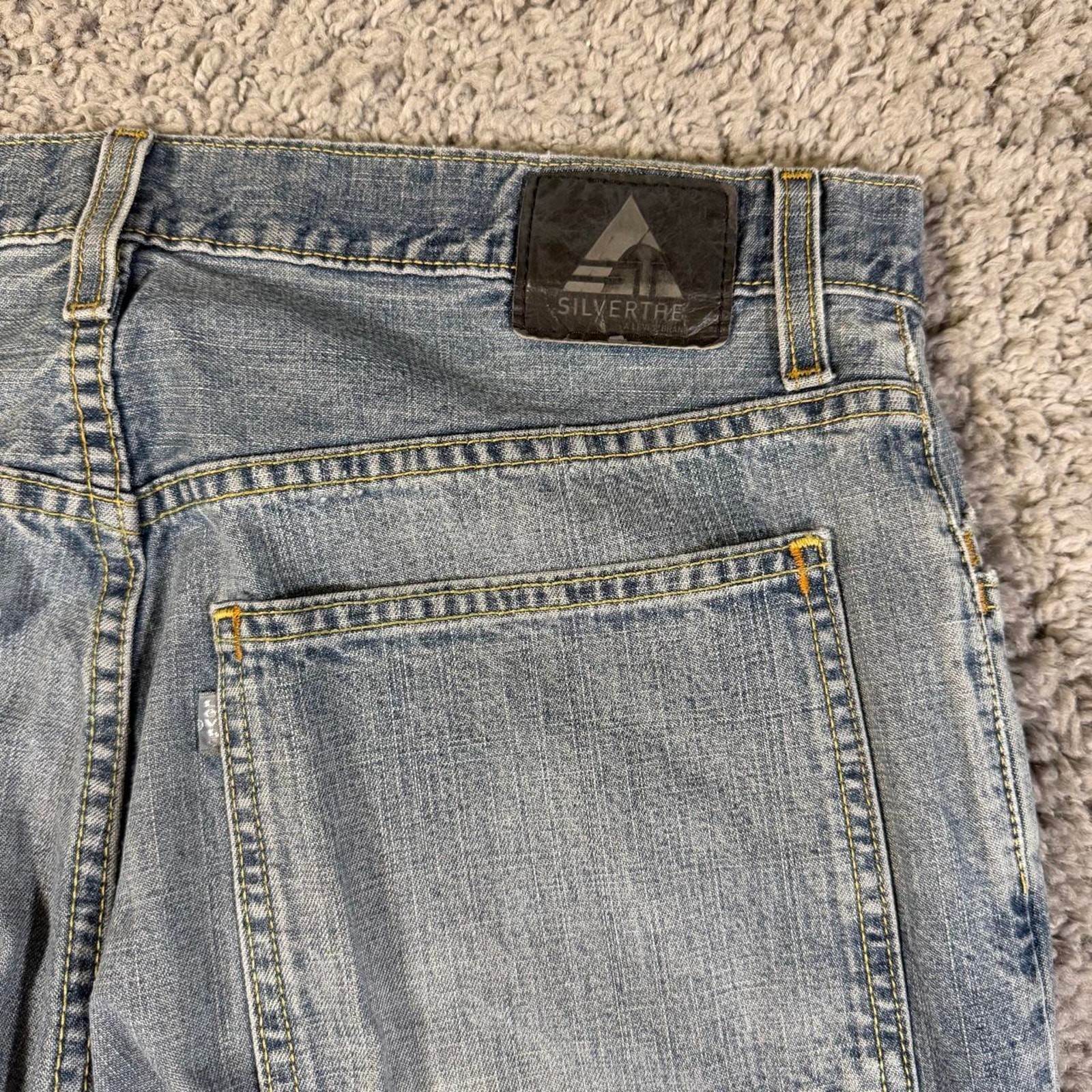 Y2K Levi’s SilverTab Relaxed Fit blue jeans Size 34×30