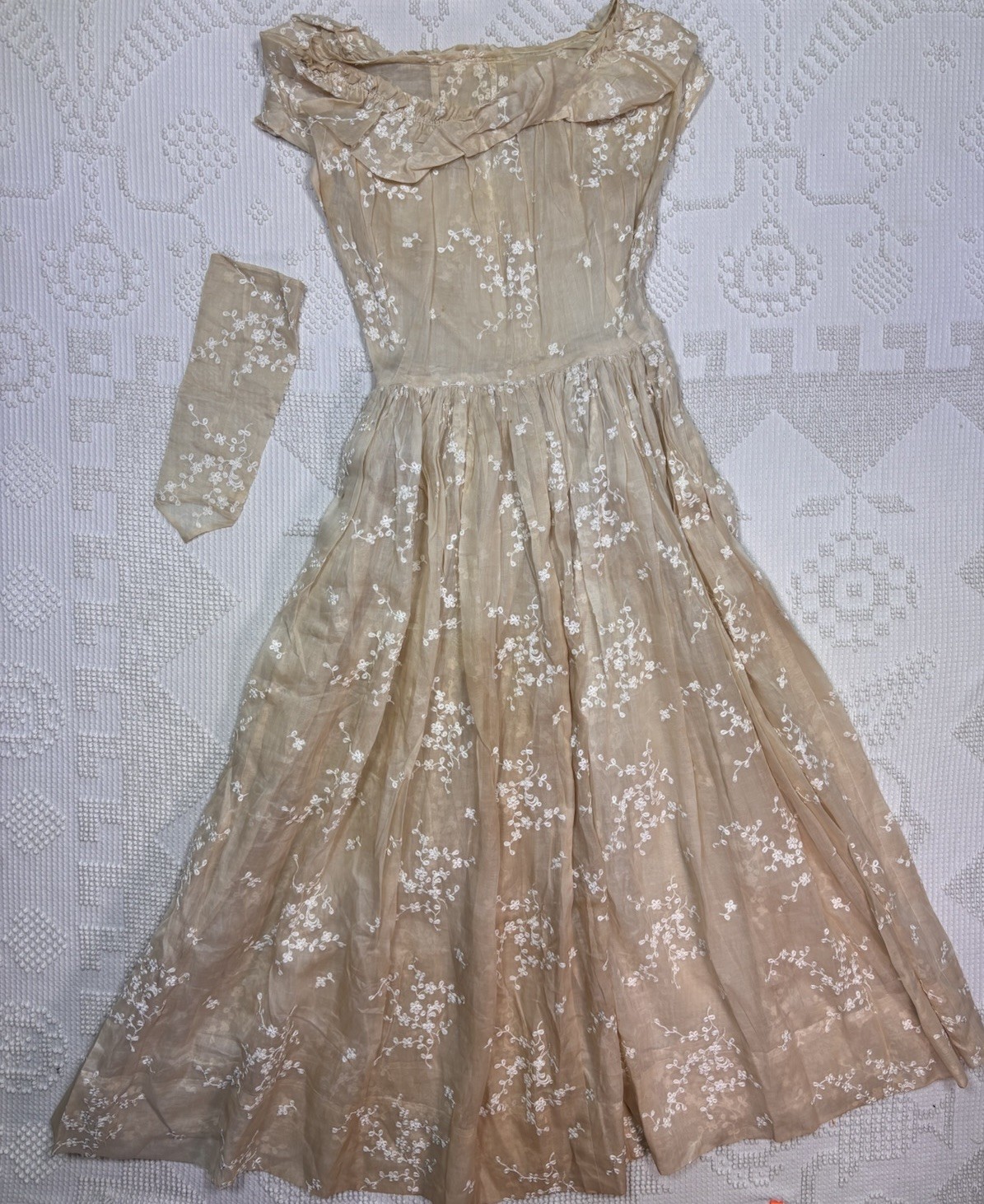 Post 1930s Sheer Organdy Party Dress Formal Embroidered Tea Gown Talon Side Zip