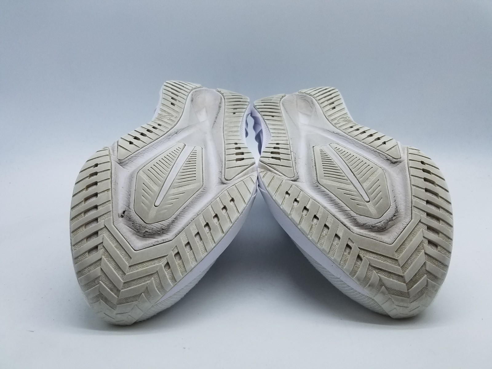 Asics Novoblast 5 Men’s Size 9.5 Running Shoes White