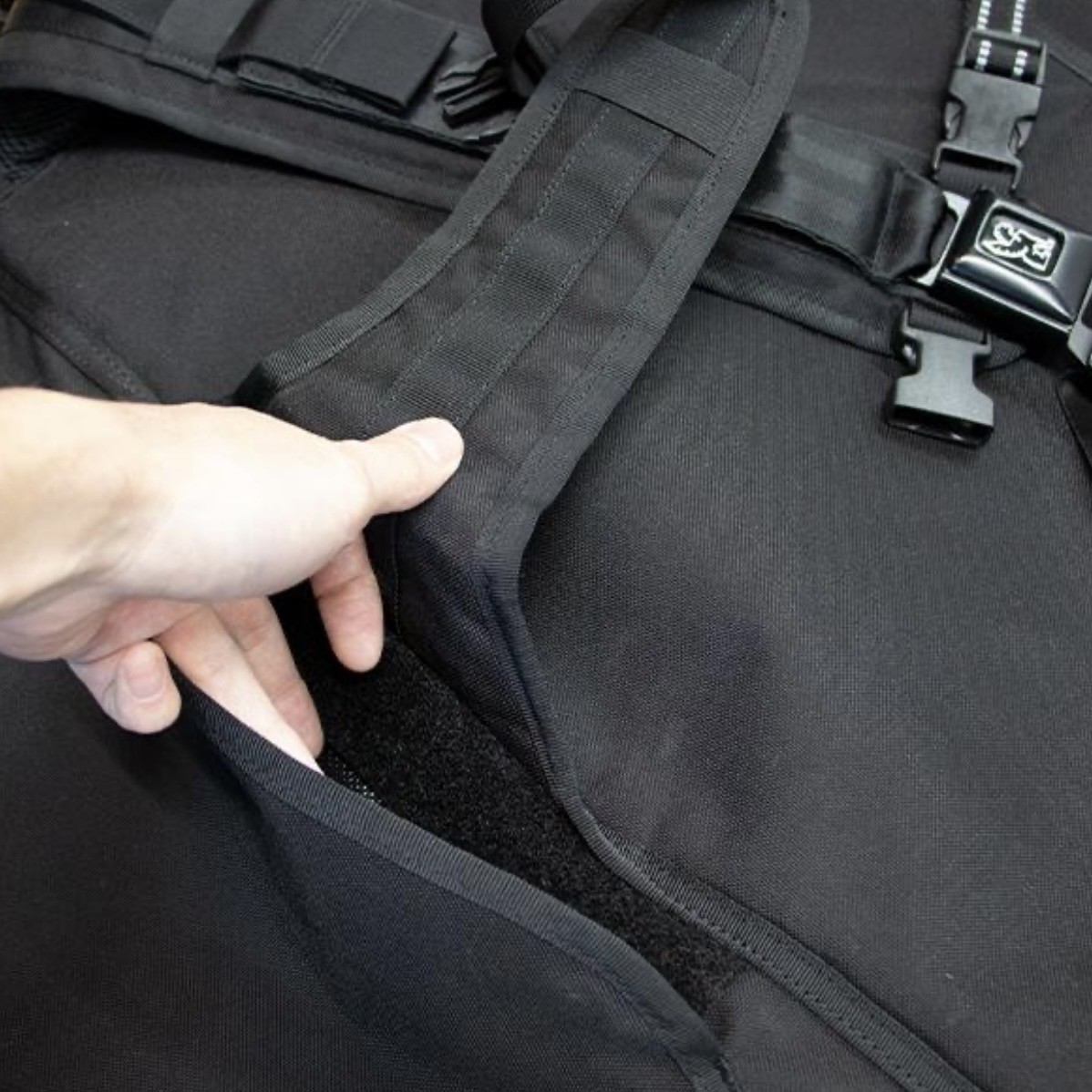 Chrome Berlin Pro Messenger Bag Huge 52L Iconic Black Durable Waterproof NEW