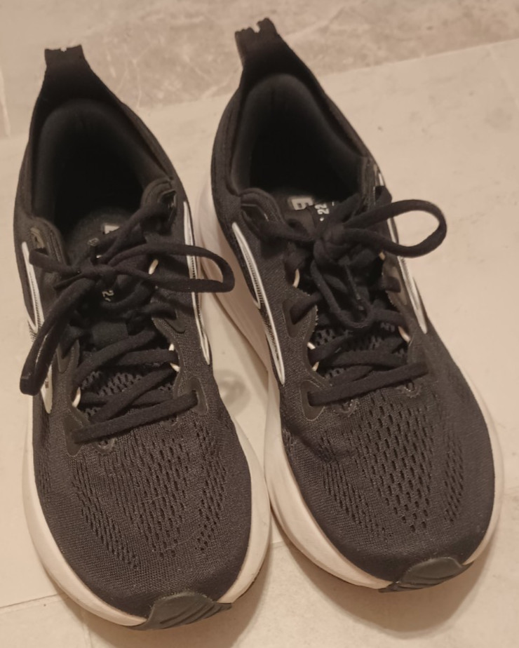 Size 8 – Brooks Glycerin GTS 22 Black Grey White Women’s Gently Used