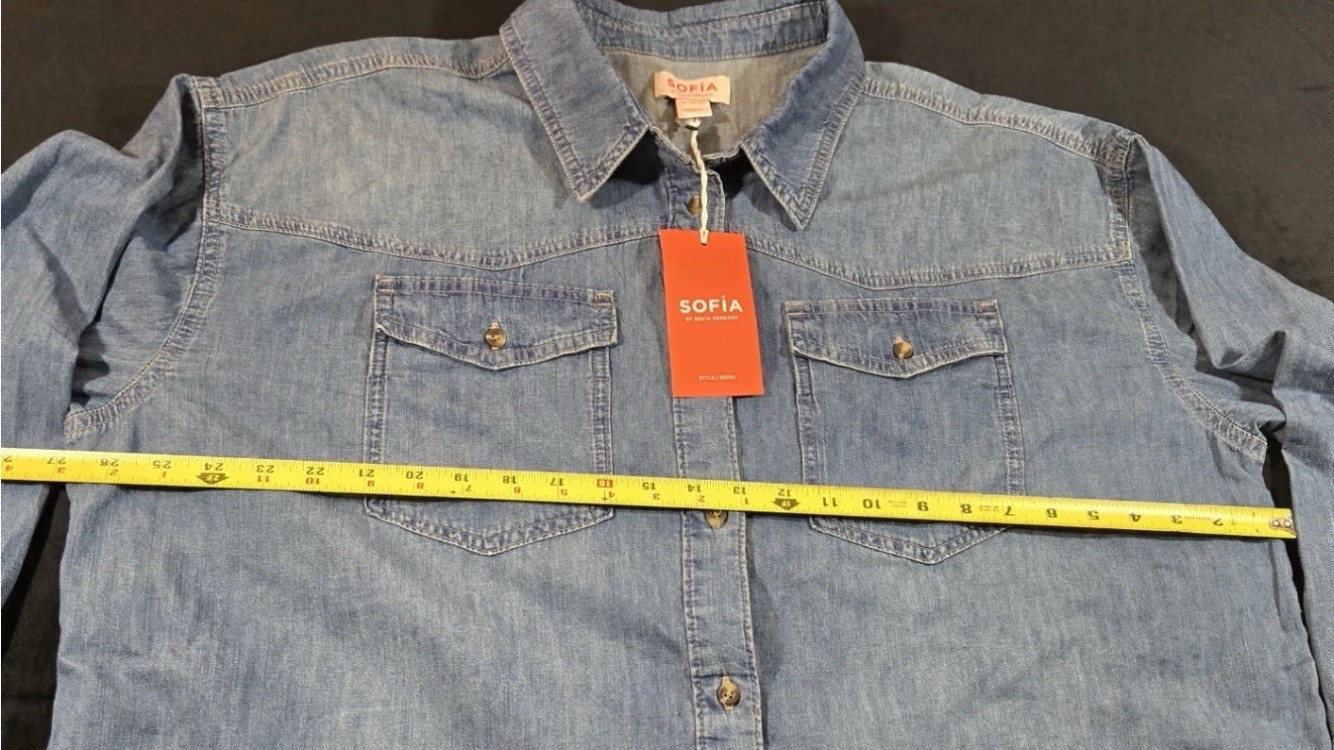Sofia by Sofia Vergara long-sleeve light wash denim western-style shirt XL
