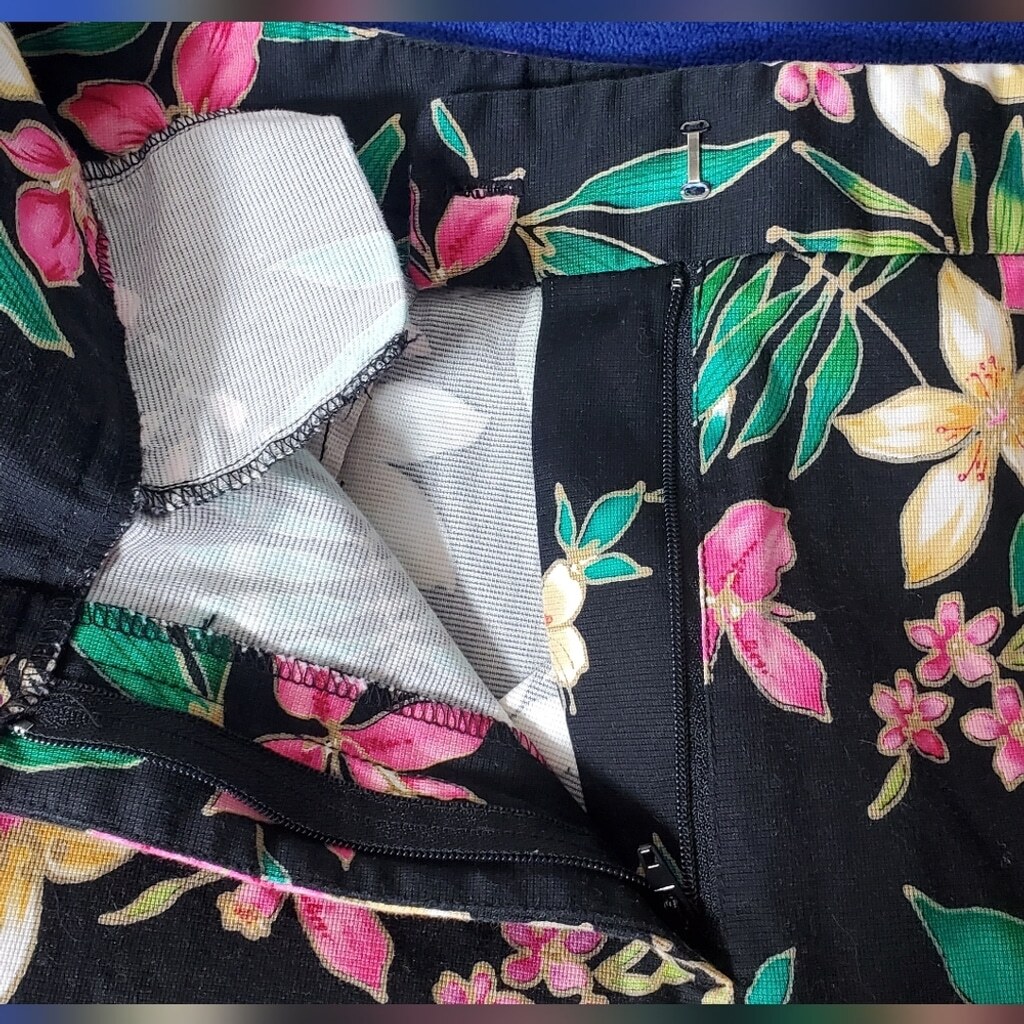 Rafaella Black Floral Print Pants | Size 10 / Straight Leg | Bright Bold