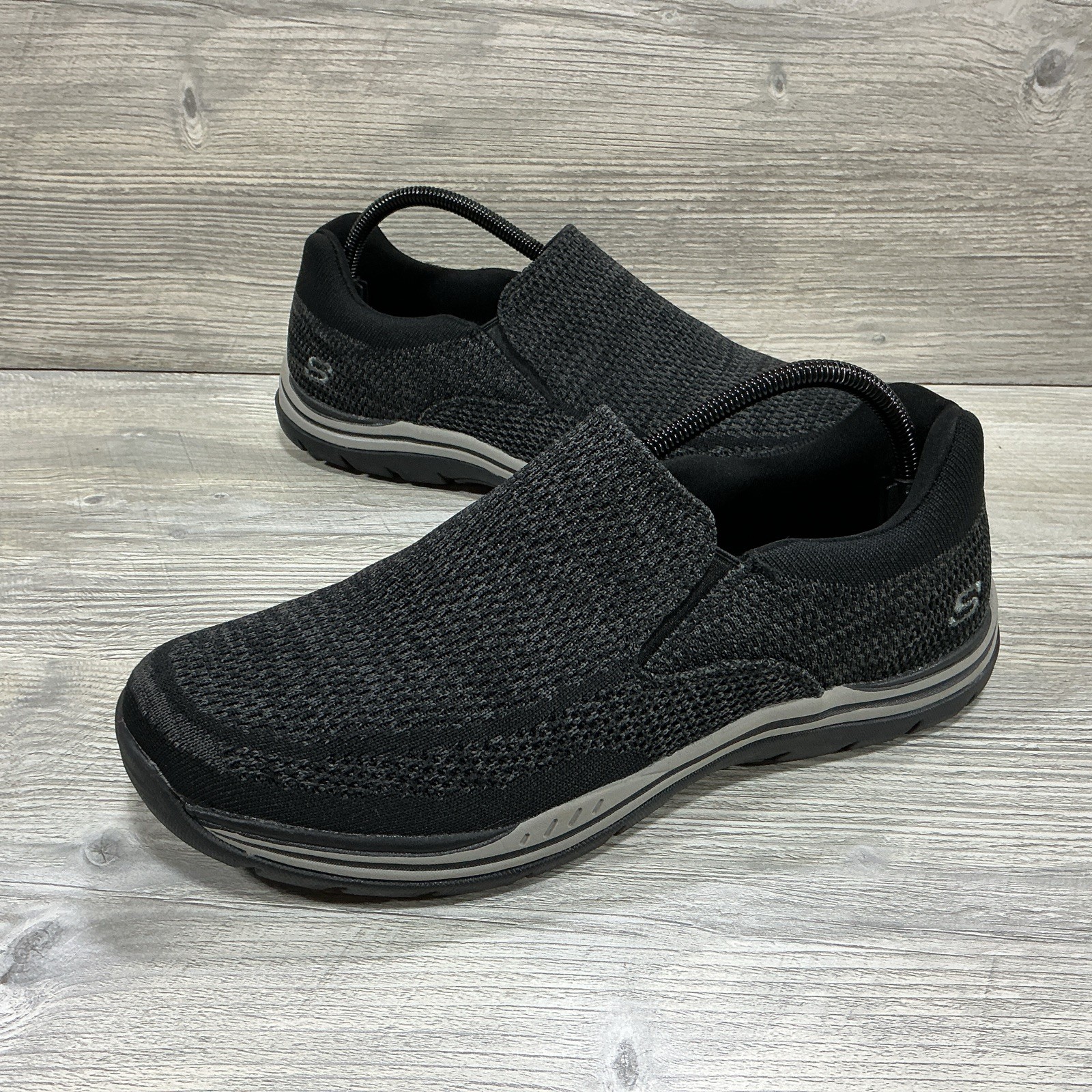Skechers Relaxed Fit Arago Shoes Mens Size 9.5 Black Grey Fabric Slip On 204000