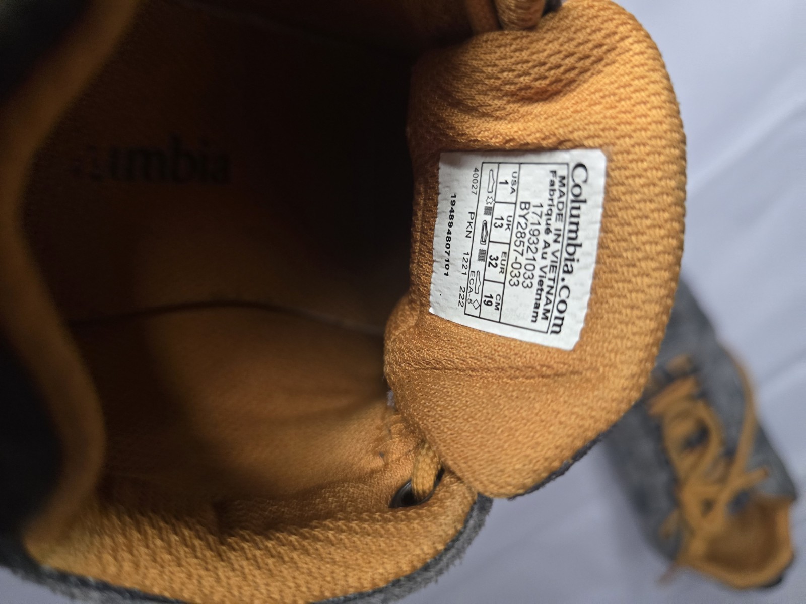 Columbia Boys Gray Suede Mesh Sneakers with Orange Lining Size 1