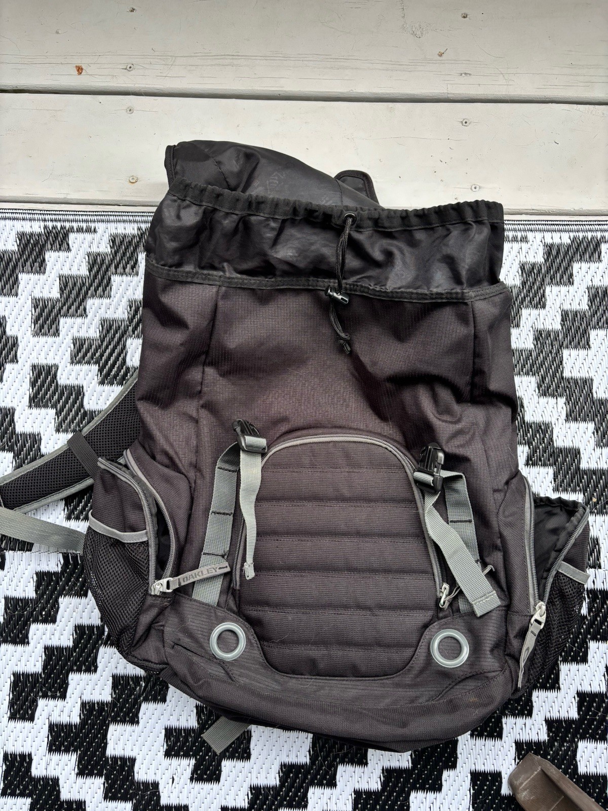 Oakley Backpack Black Gray Roll Top Drawstring Laptop School Travel Bag READ