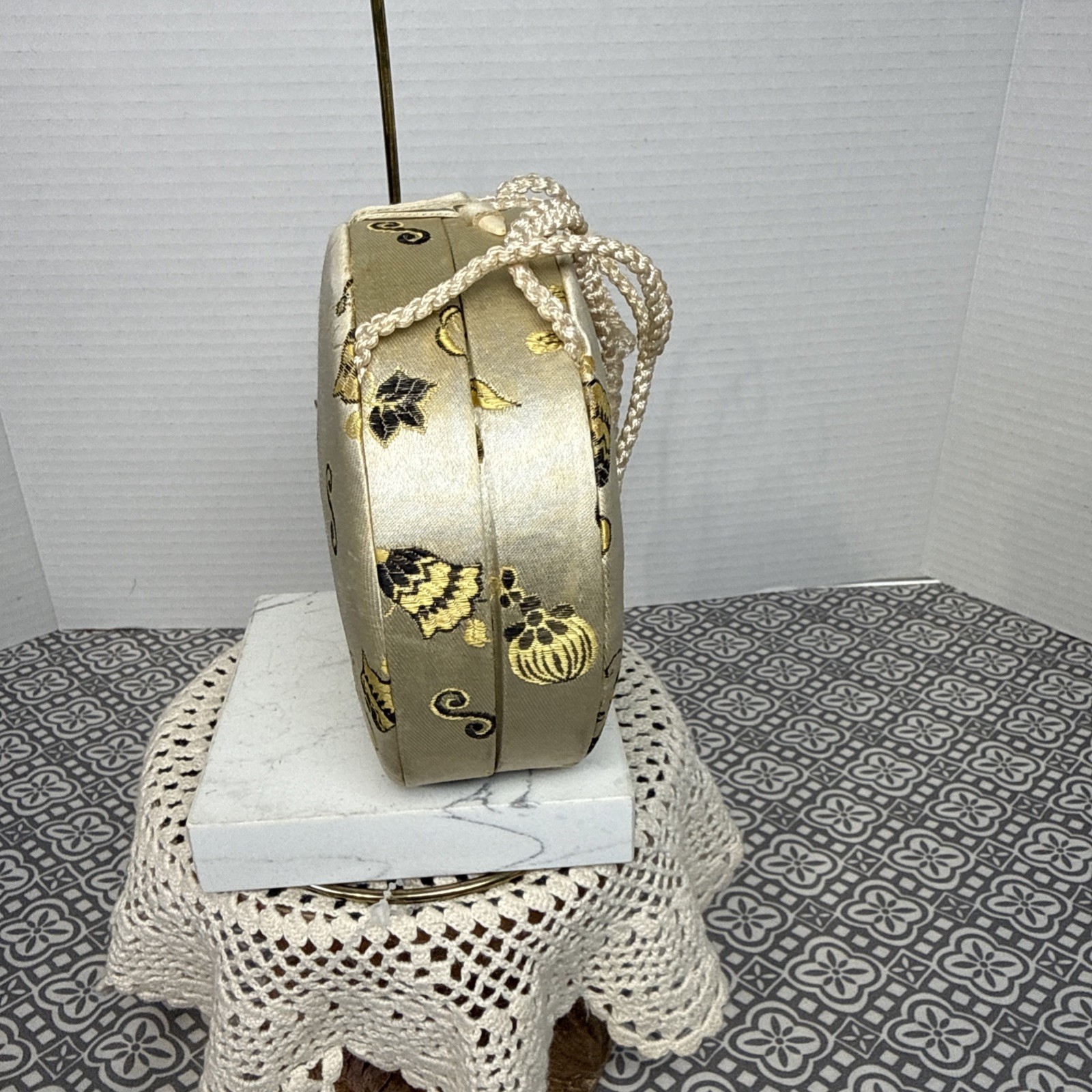 Vintage Embroidered Cream Silk Box Evening Bag, Rare Fashion Gift. See Pictures.