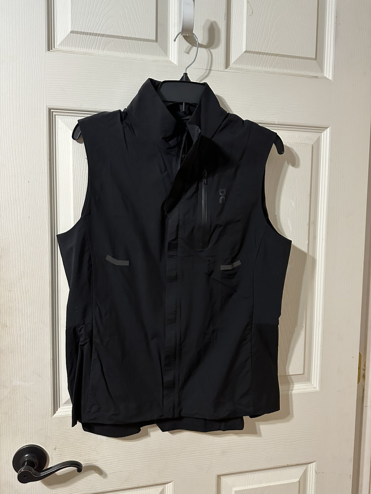 ON Cloud Running Women’s Weather Vest Black Sz Large Lightweight Reflective NWT
