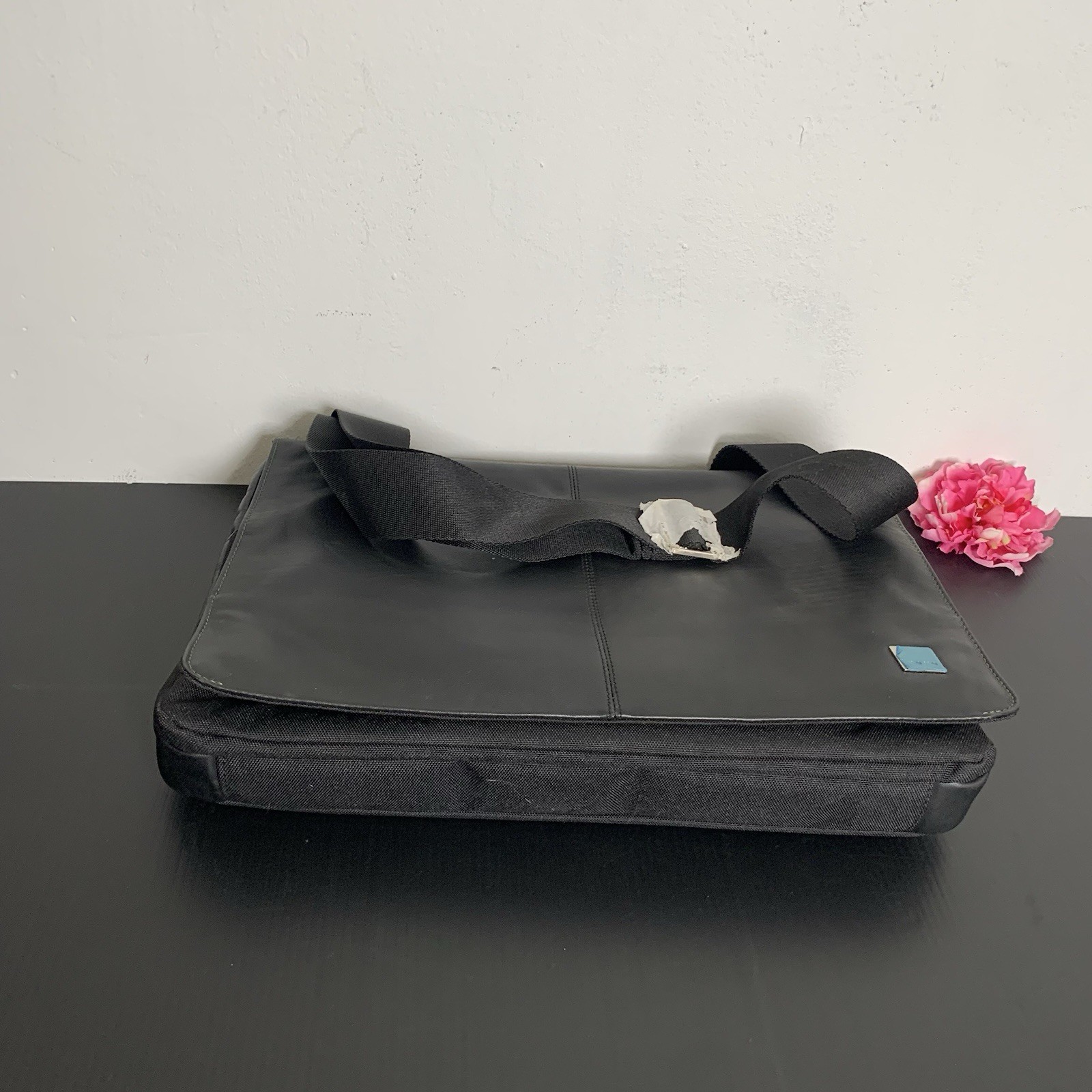 Knomo London – Black Laptop Business Messenger Bag with Shoulder Strap