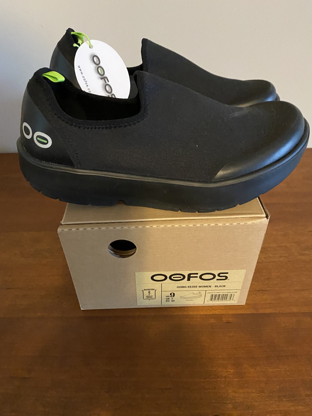 NEW Oofos Oomg Eezee Running Recovery Low Slip On Shoes Black Womens Size 9