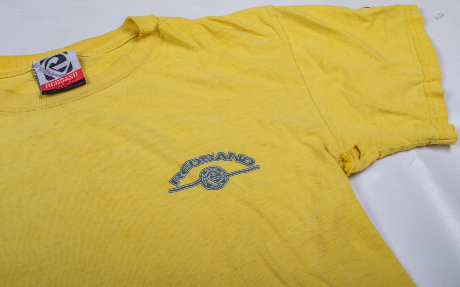 Vintage 2000 Red Sand American Standard Worn Distressed Yellow Shirt Men’s Small