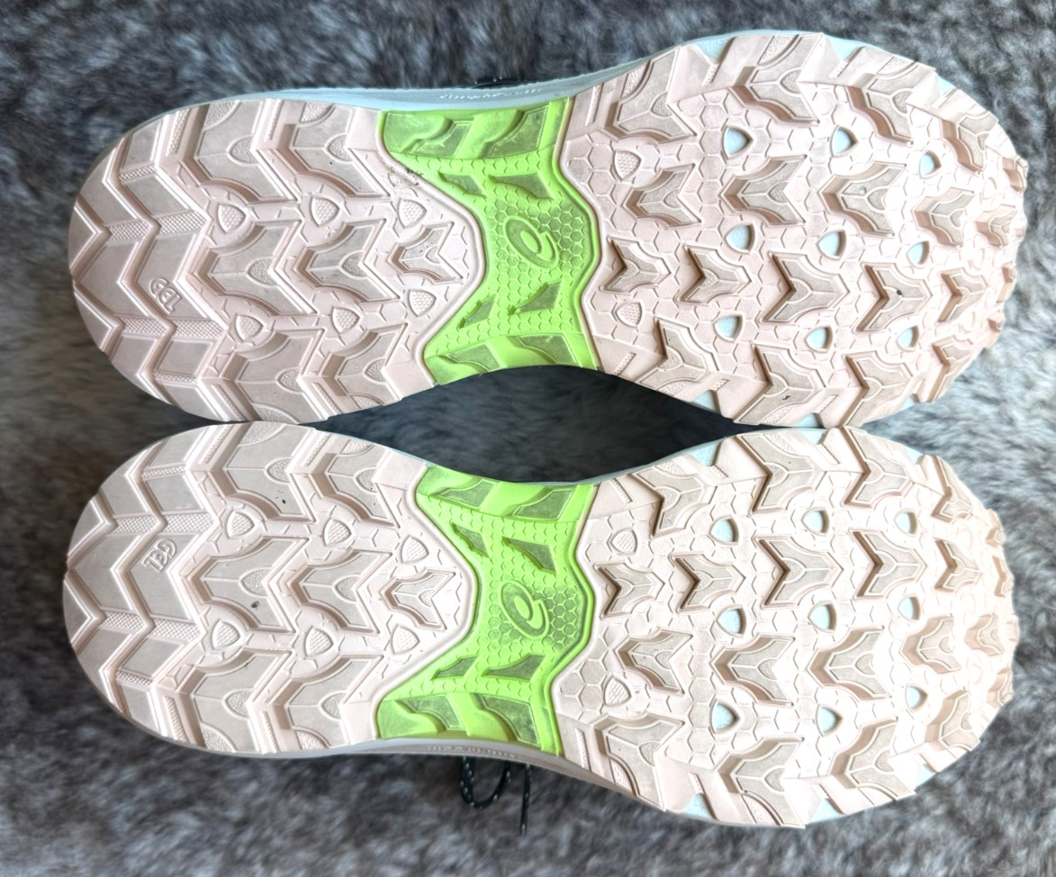 NEW (NWB) ASICS Gel Venture-10 in Black/Whisper Green – Womens 9.5