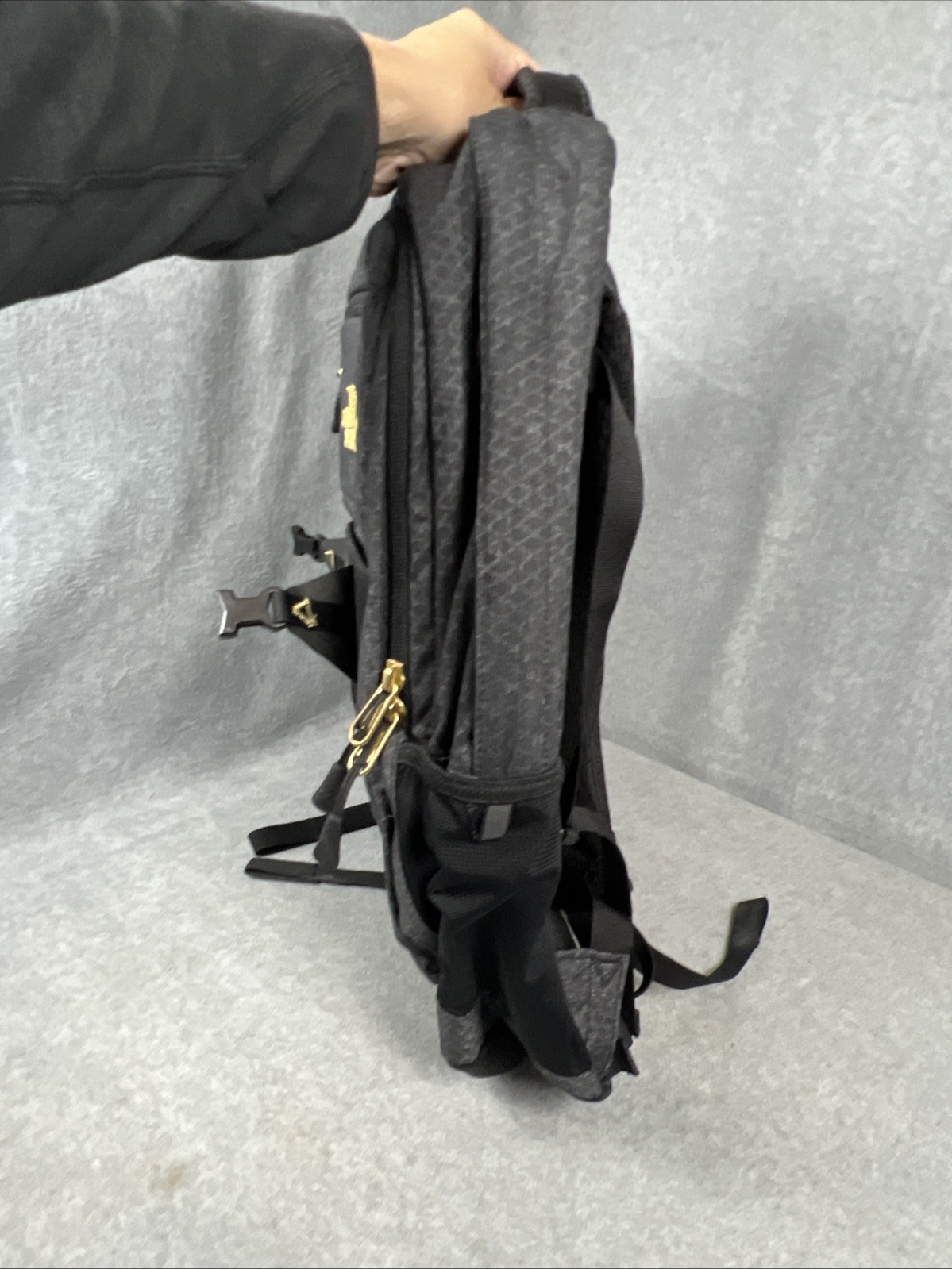 North Face Recon Backpack Black Gold FlexVent Laptop Everyday Travel