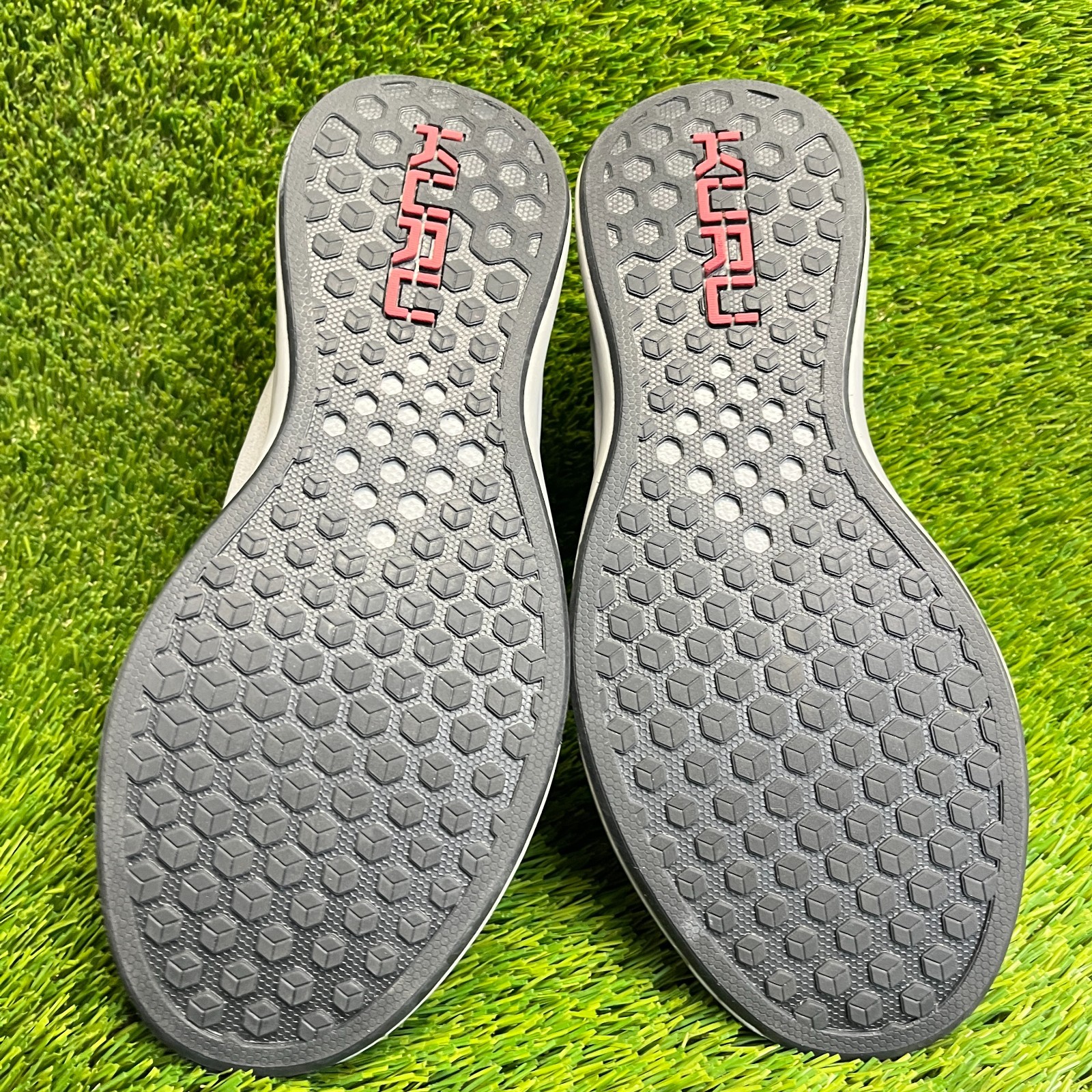 Kuru Atom Mens Size 7.5 Gray Black Red Athletic Running Walking Shoes Sneakers