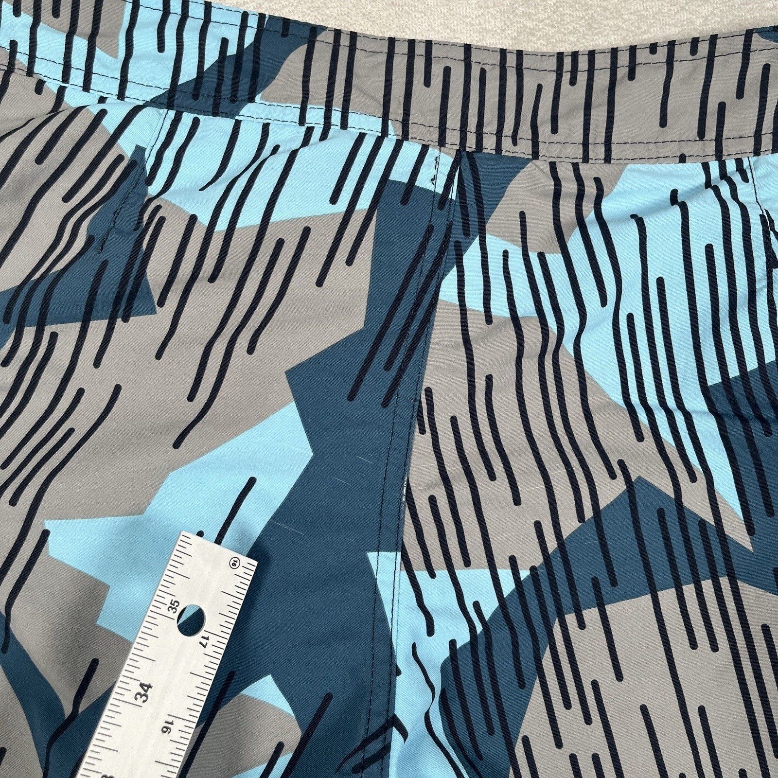 Patagonia Wavefarer Board Shorts Mens 29 Land Quilt:Sky Swimming 11″ Inseam