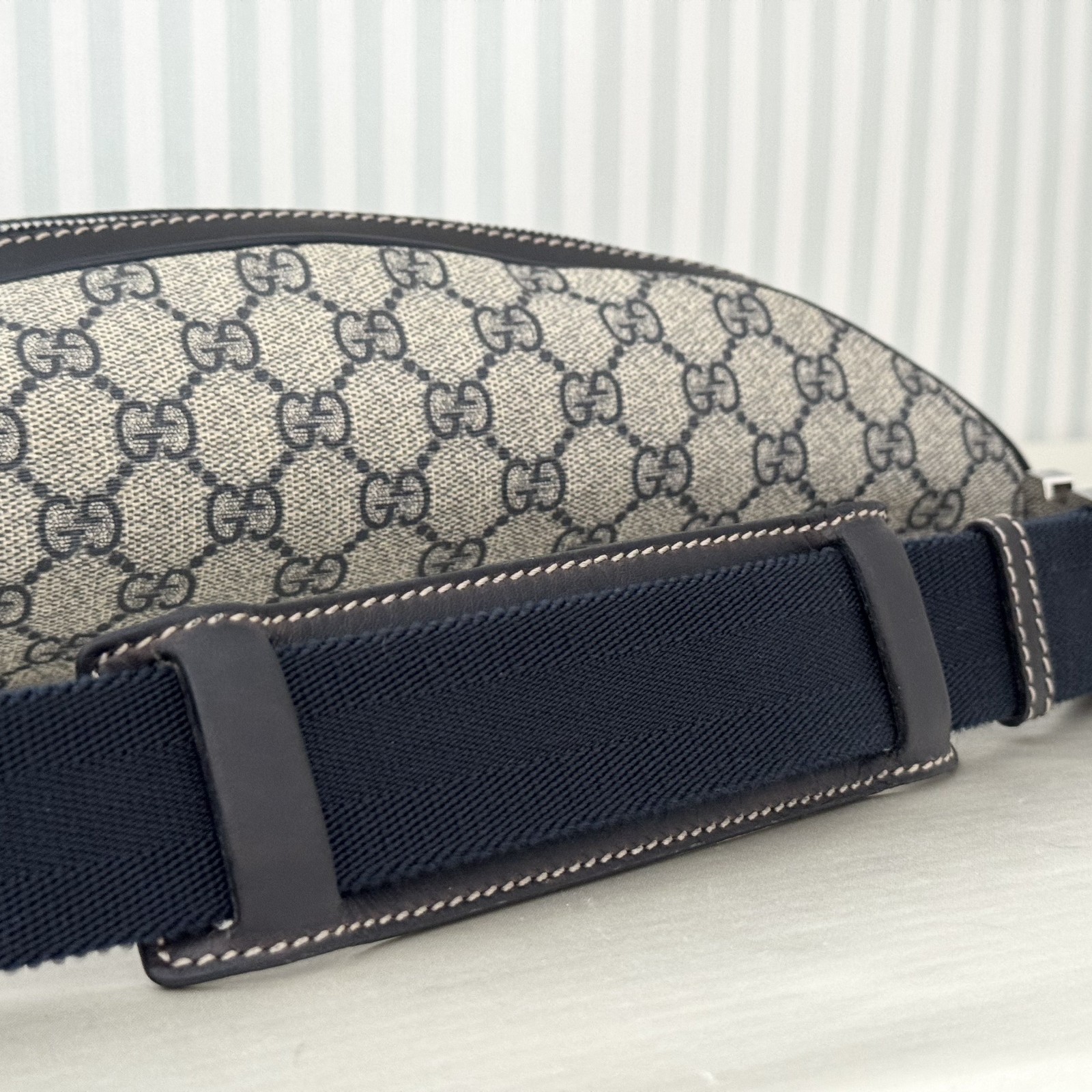 GUCCI GG Supreme 211110 Body Bag Beige Navy Leather Waist Belt Pouch Men’s Italy