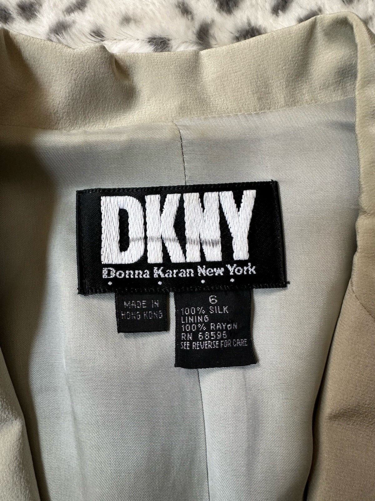 Vintage 1990s DKNY 100% Silk Beige Long Blazer Jacket sz 6