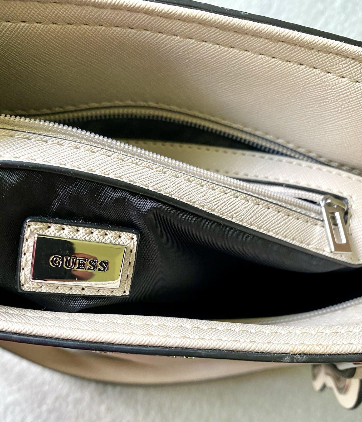 Guess Monogram Los Angeles Light Tan Hand/ Shoulder Bag