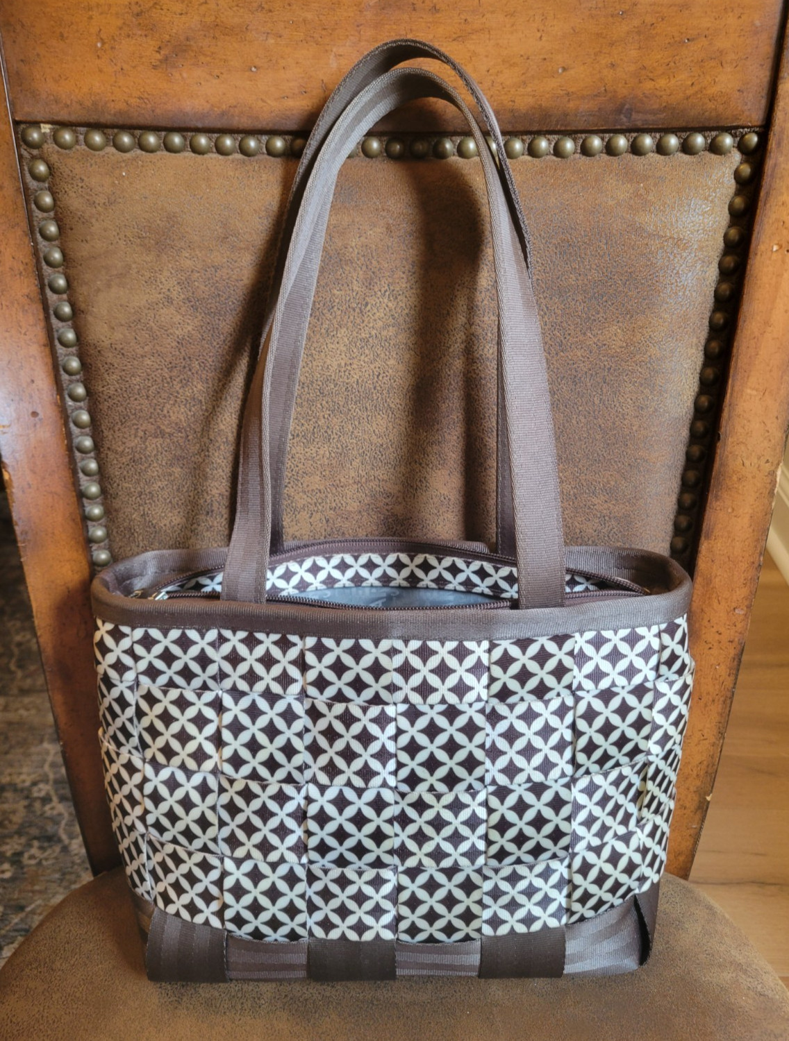 Harveys seatbelt bags Trelis brown large tote white pattern EUC
