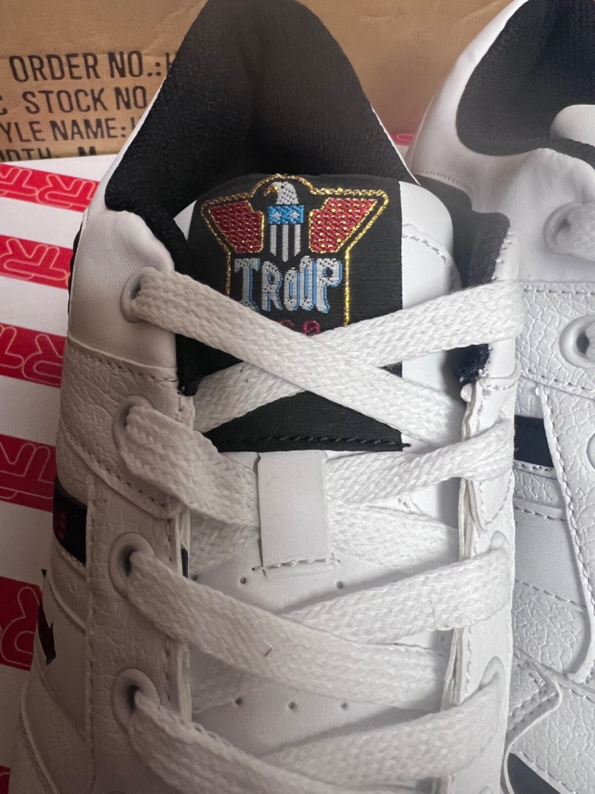 Troop Ice Lamb Low rise white black red new 8 8.5 9 9.5 10 11 12 13
