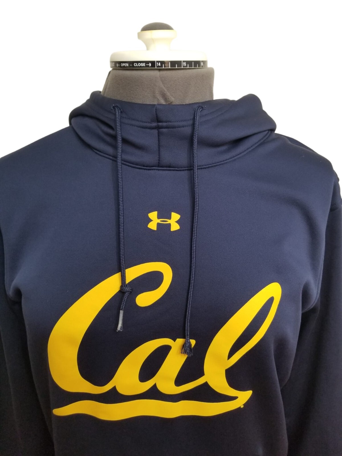 Under Armour Cal ColdGear Pullover Men’s Hoodie Size Large PIT TO PIT 24 IN