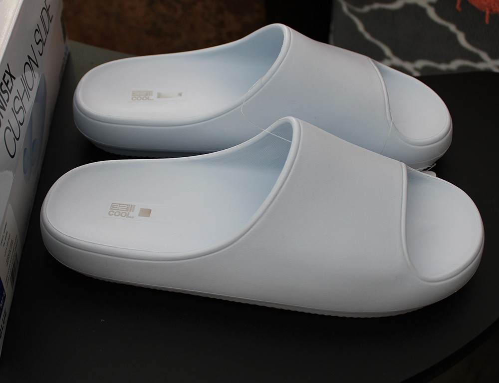 32 Degrees Unisex Size Medium (W 7.5-8.5 / M 5.5-6.5) Cushion Slide Sandal, Blue