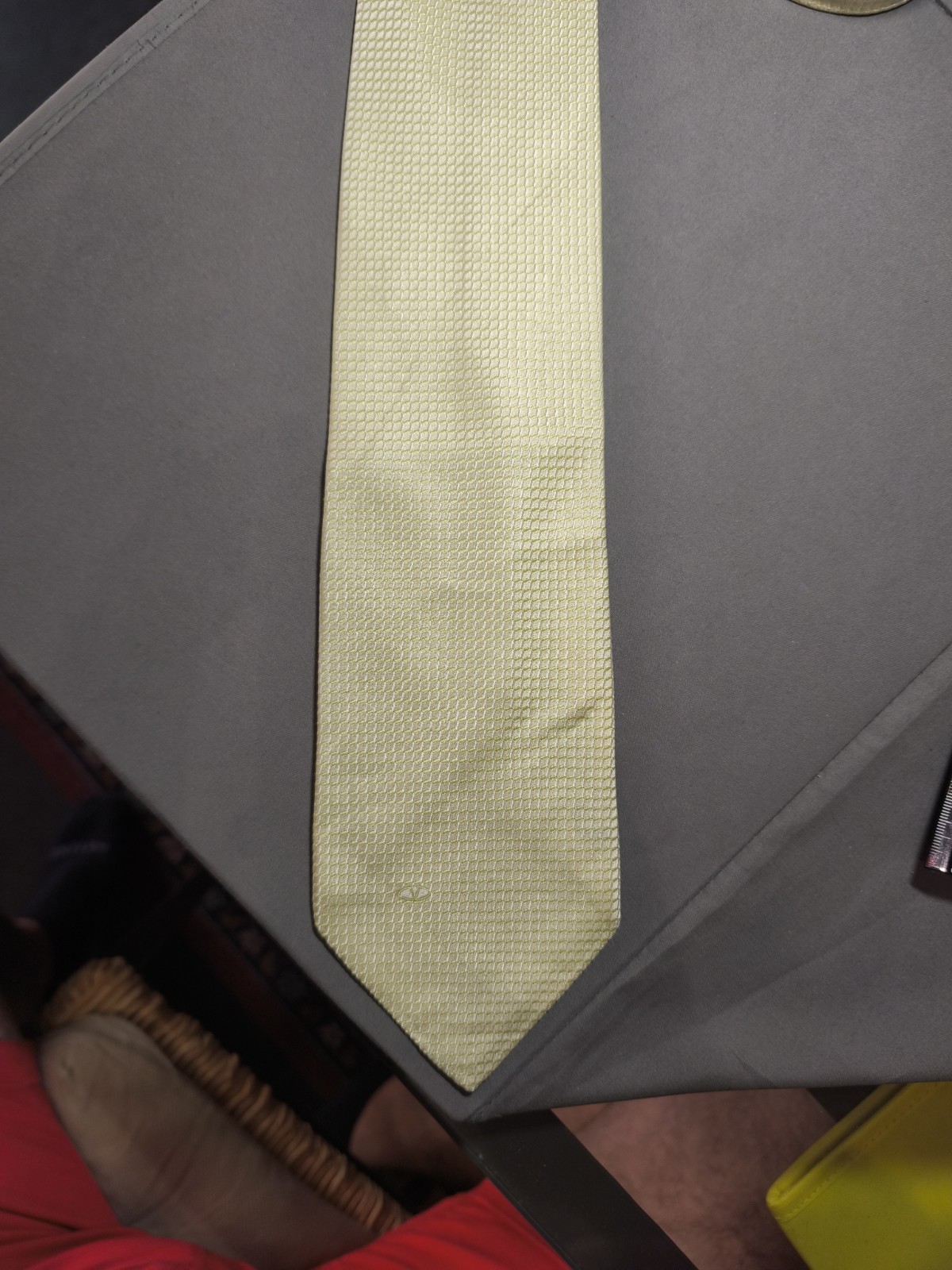 Valentino – Solid Yellow Honeycomb Silk Tie Made in Italy