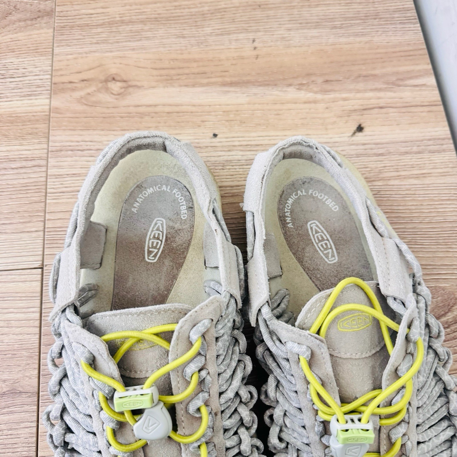 Keen Uneek Gray Yellow Bungee Cord Sandals Women’s Size 10