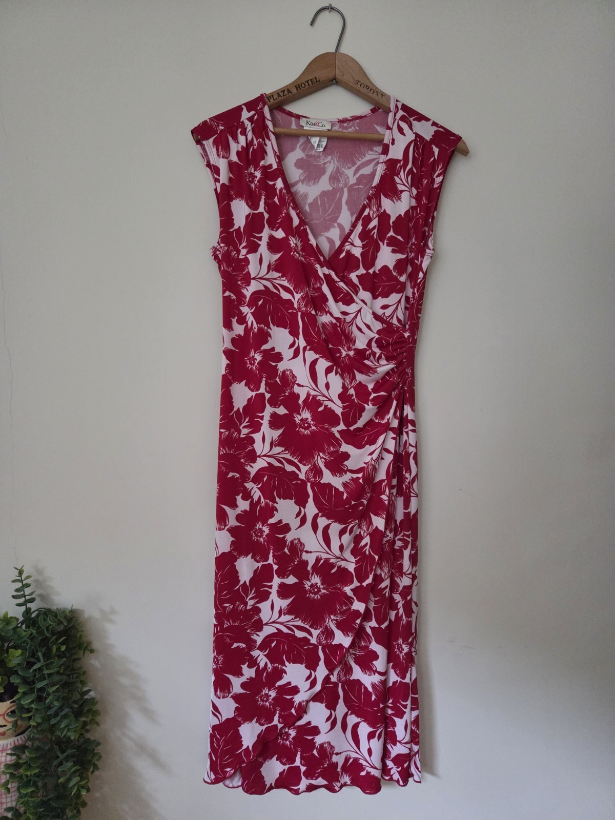Kim & Co Size Small Faux Wrap Dress Cardinal Red & White Floral Stretch Holiday