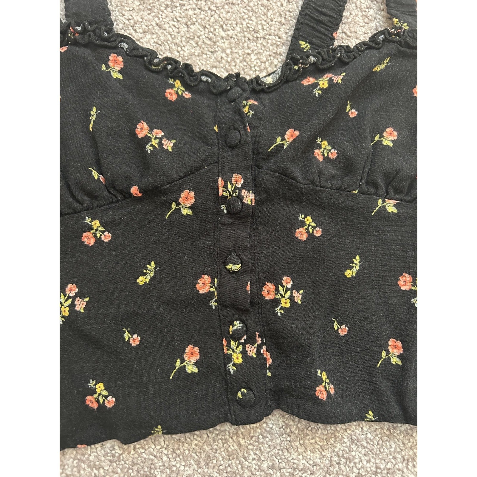 Forever 21 Floral Crop Top Womens Medium Black Excellent Smocked Button Front