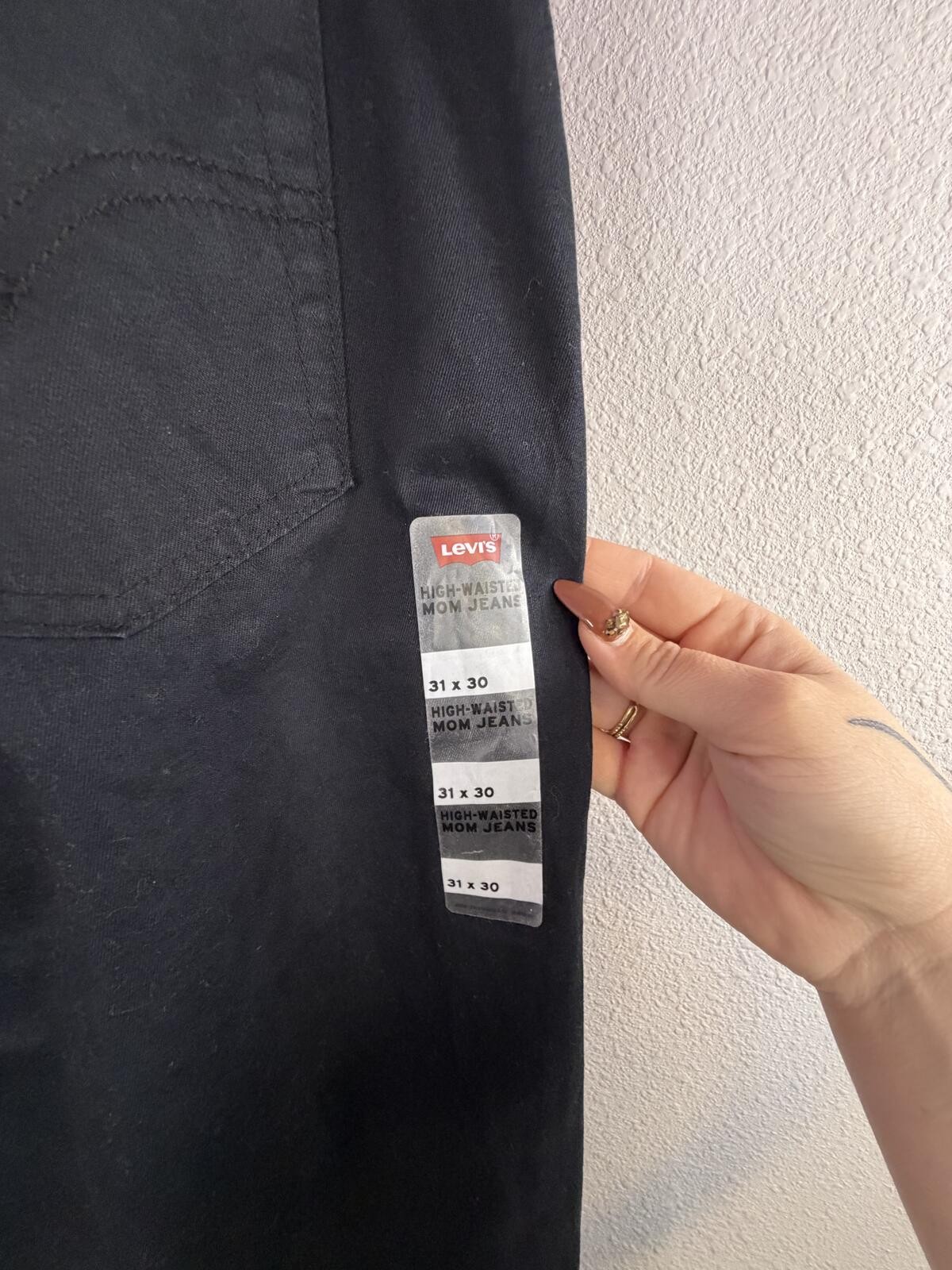 Levi’s High-Waisted Mom Jeans Black 31×30