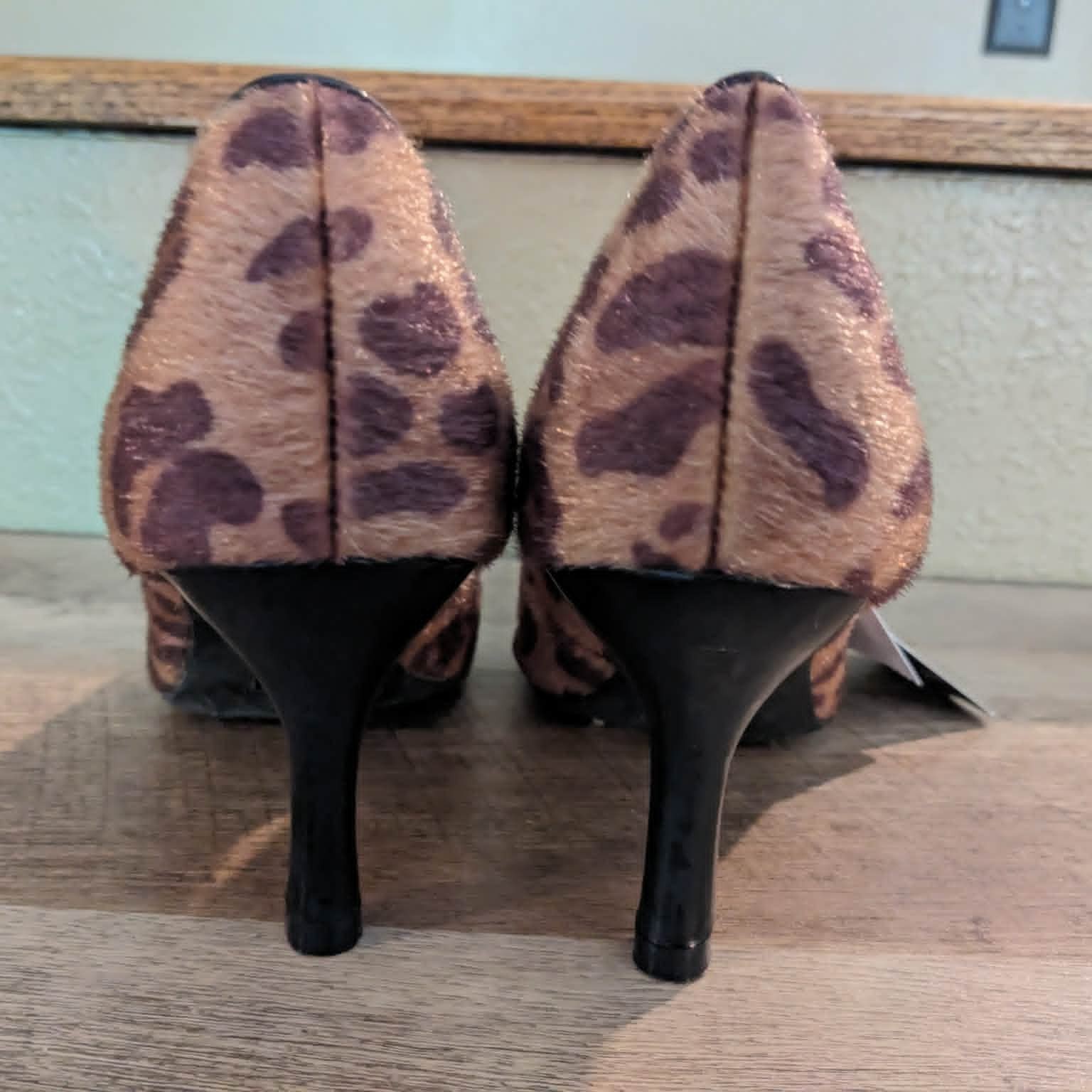 Comfort Plus Faux Calf Hair Leopard Print Memory Foam 2 inch Pumps size 5 – NWT