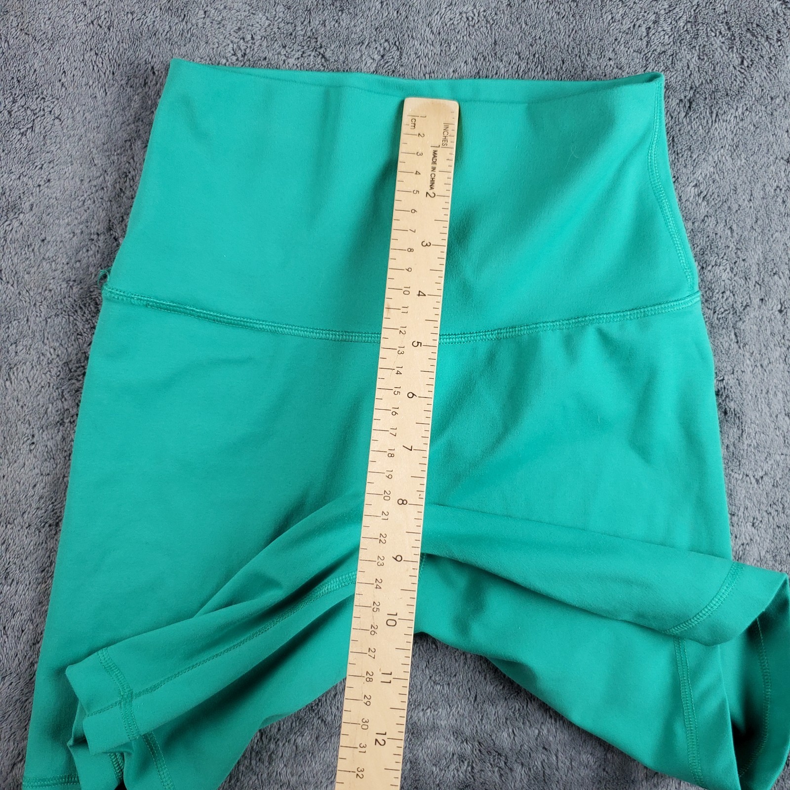Yogalicious Shorts Womens XS Green Lux Everyday 7″ Short Biker Active Yoga Gym