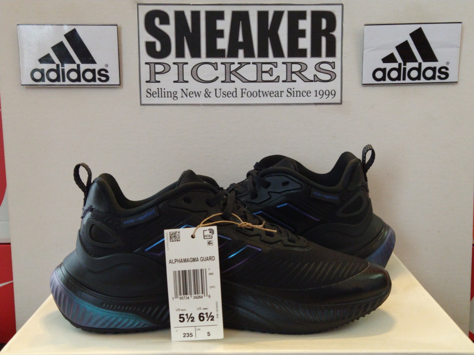 Adidas Men’s AlphaMagma Guard – GX1177 – Black / Dark Marine – Size: 5.5 – NEW !