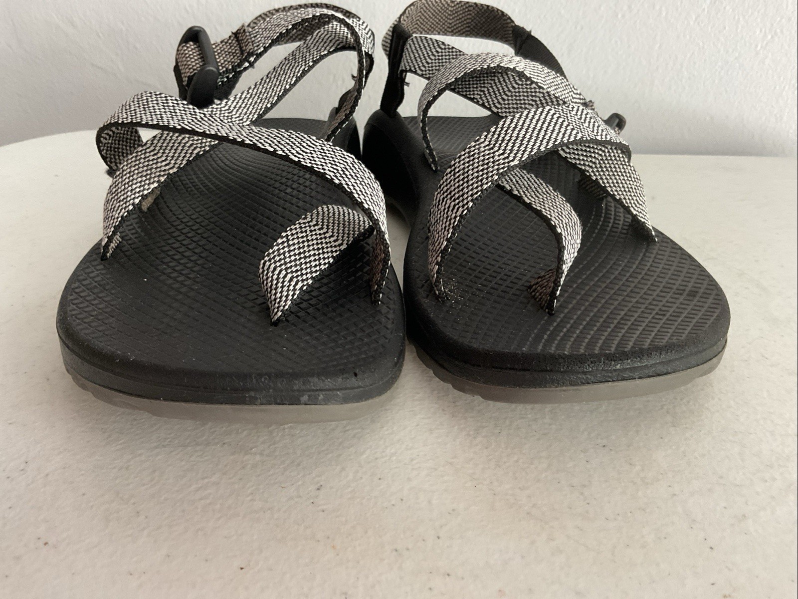 Chaco Z2 Cloud Women’s Strappy Toe Loop Sandals Black White Geometric Sz W11