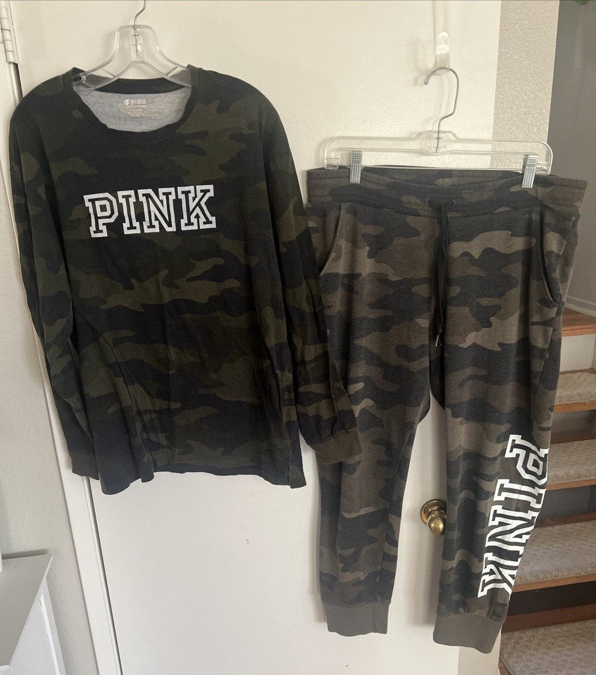 VA Pink Camo Print Sweatshirt Pants Set Fleece Warm and Cozy Loungewear Sz L