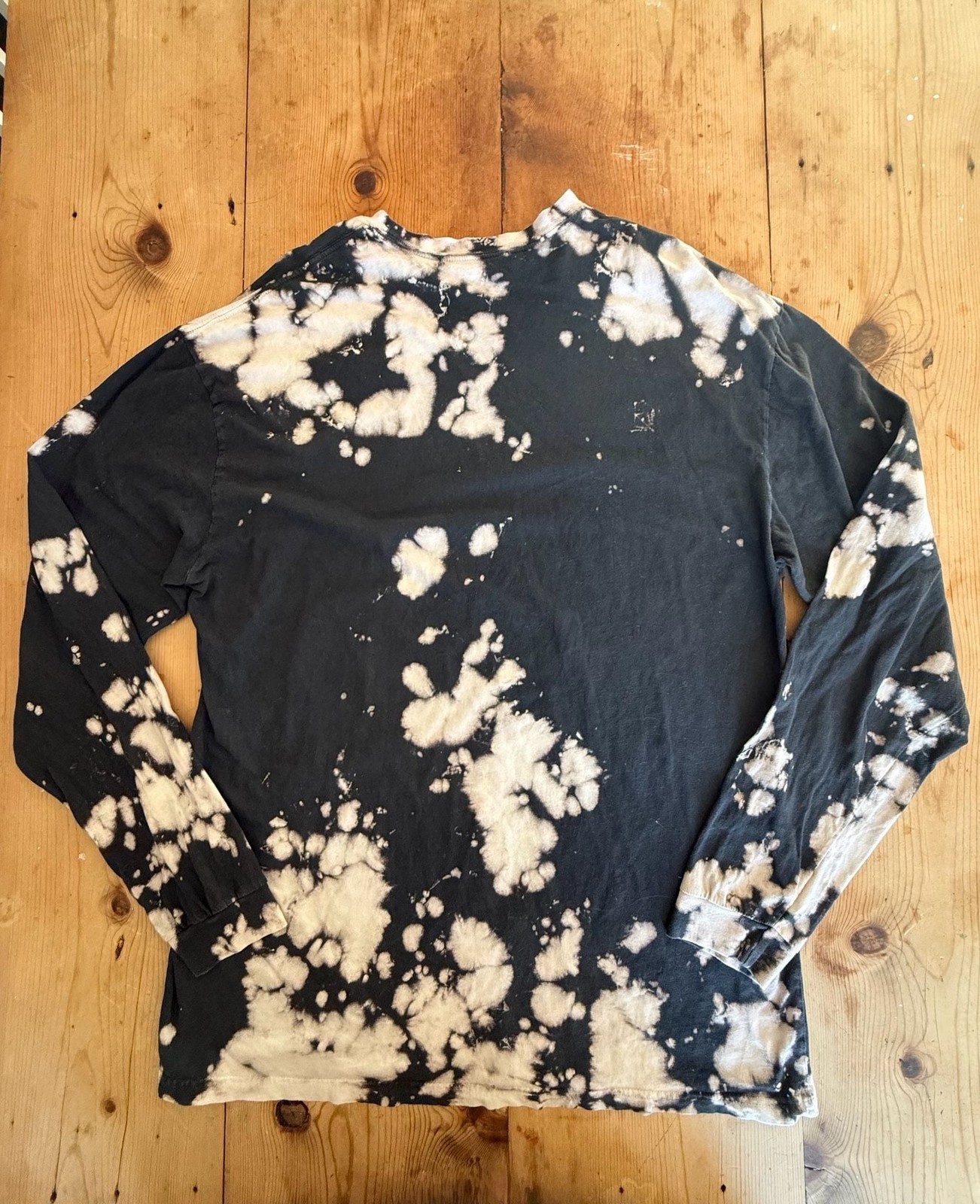 Thirty Single Black and White Tie-Dye Alien in Pocket Long Sleeve T-shirt