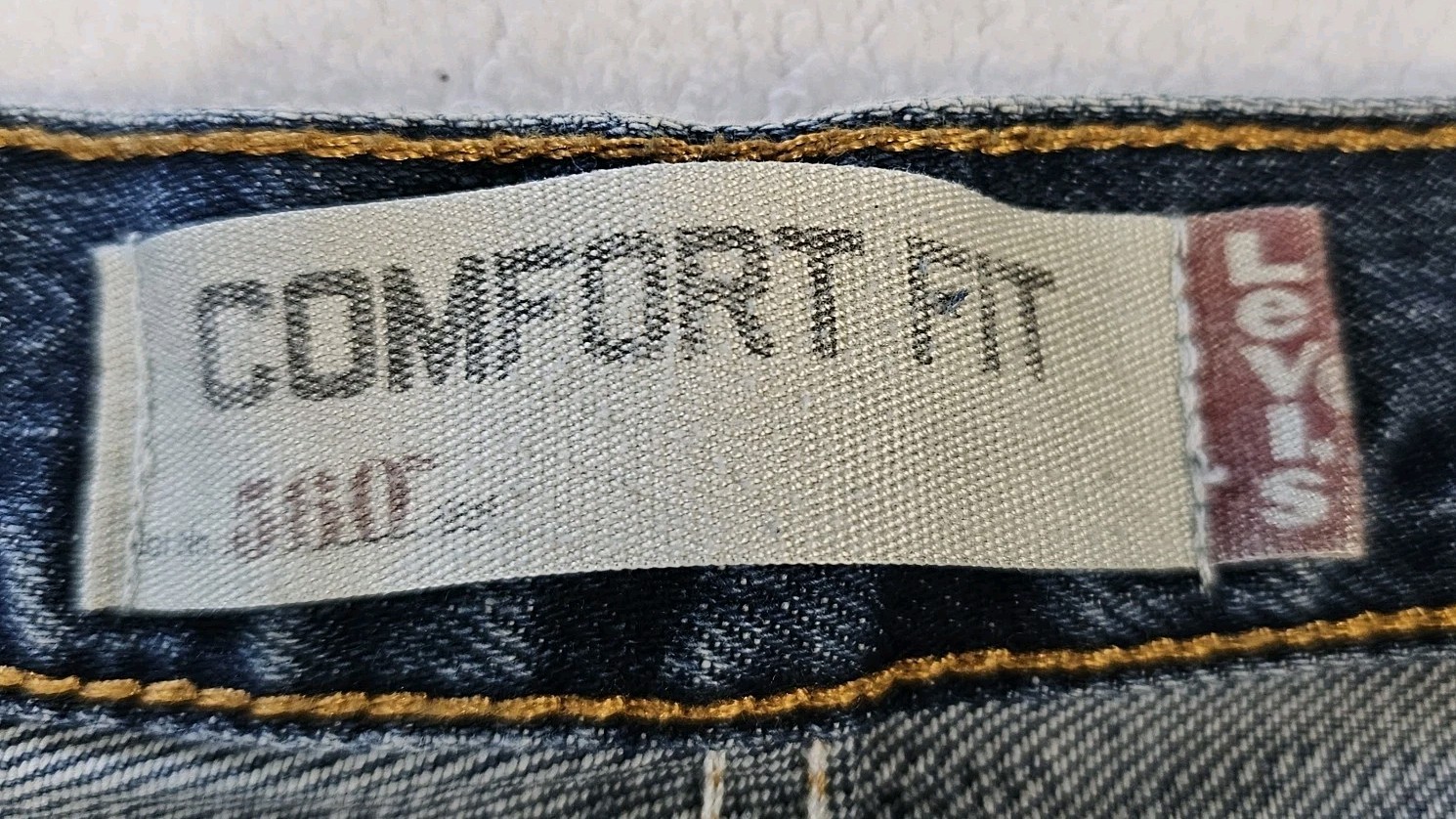 Vintage Levi’s 560 Jeans Mens 36×33 Comfort Fit Loose Tapered Dark Stonewash Y2K