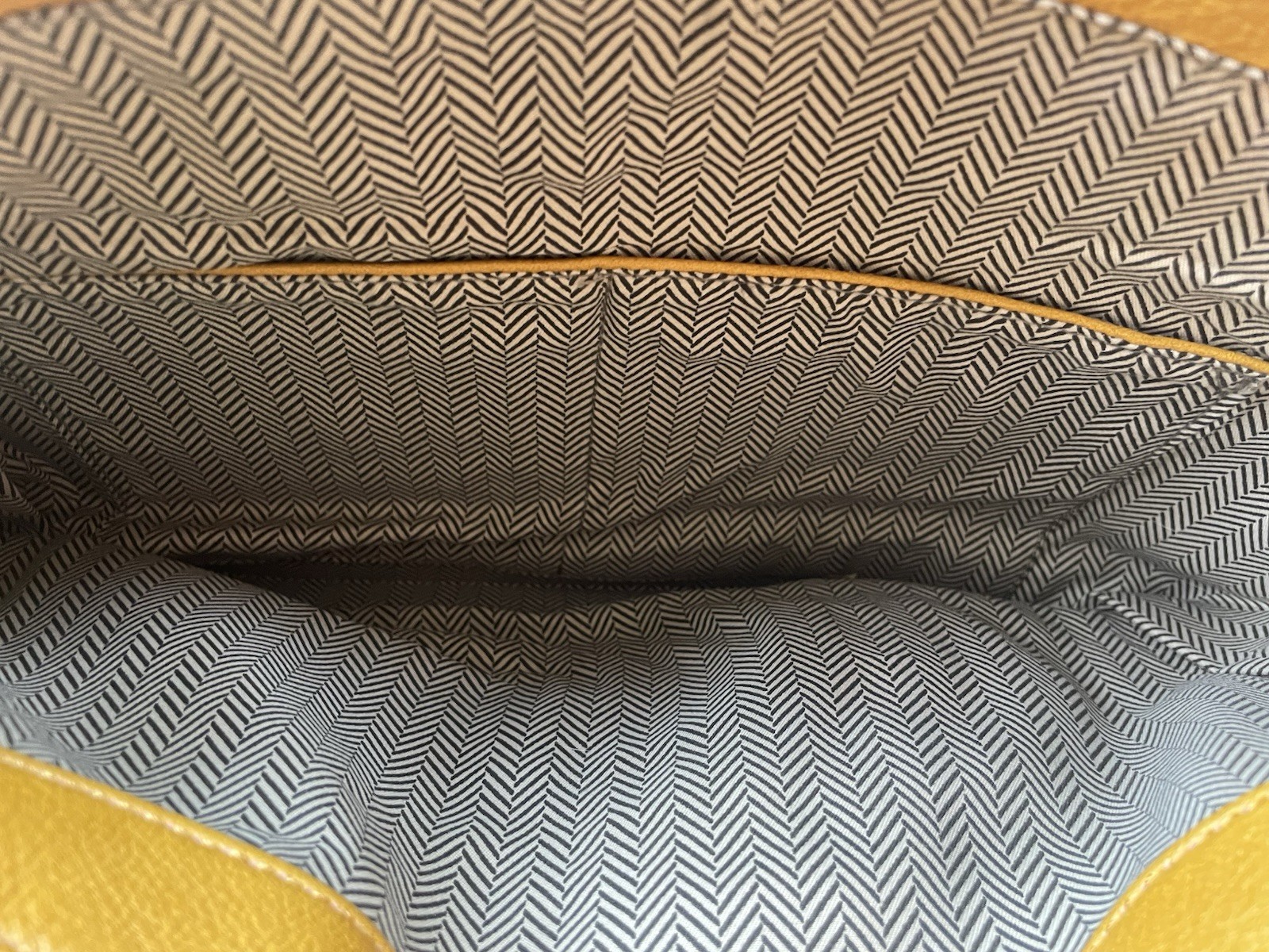 Urban Expressions Large Yellow Pebbled Tote Zip Top, Inner Pockets, Gold HW -NWT
