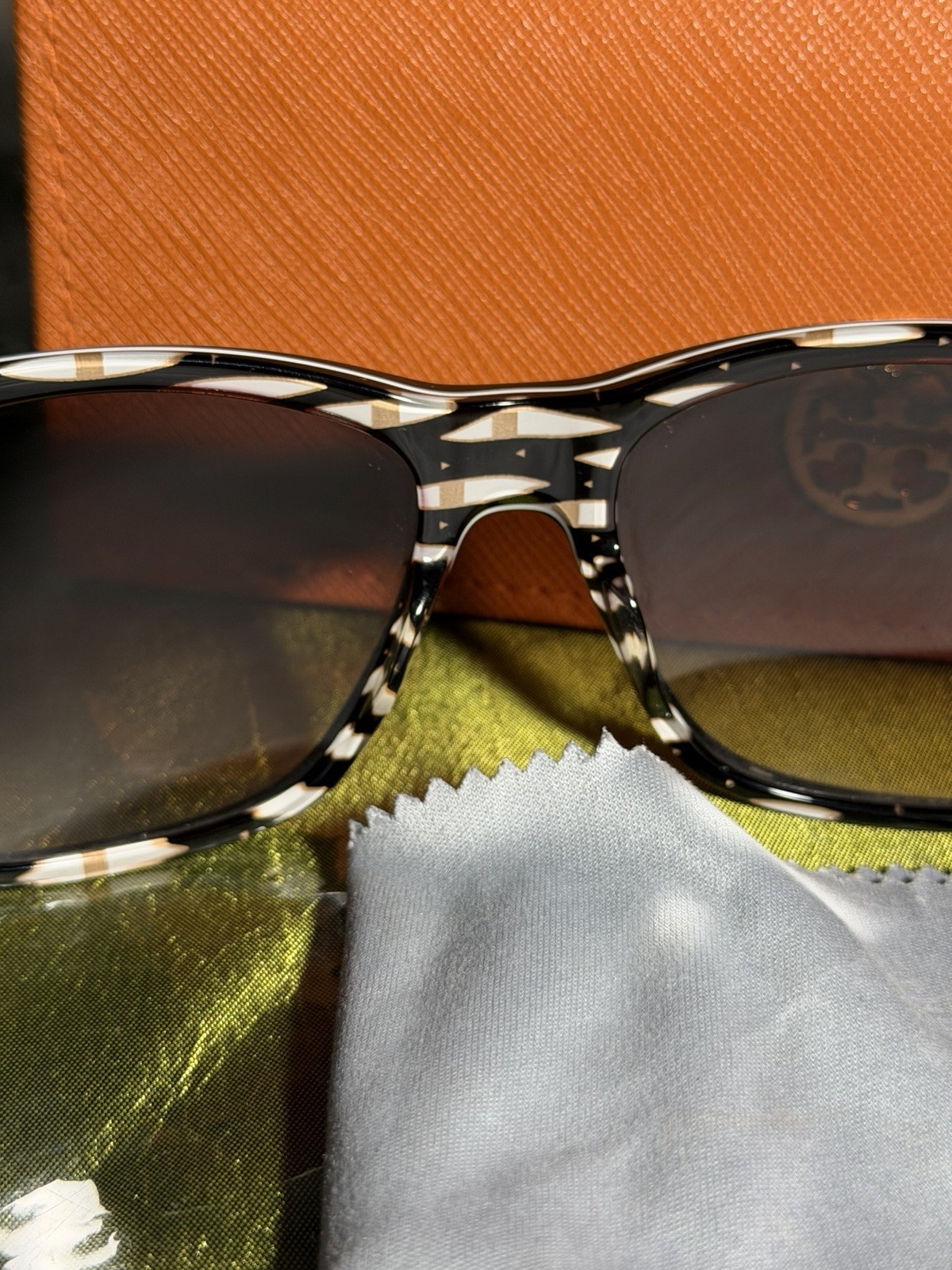 Tory Burch TY7031 Rectangle Sunglasses Black Plastic Frame Brown Gradient UV400